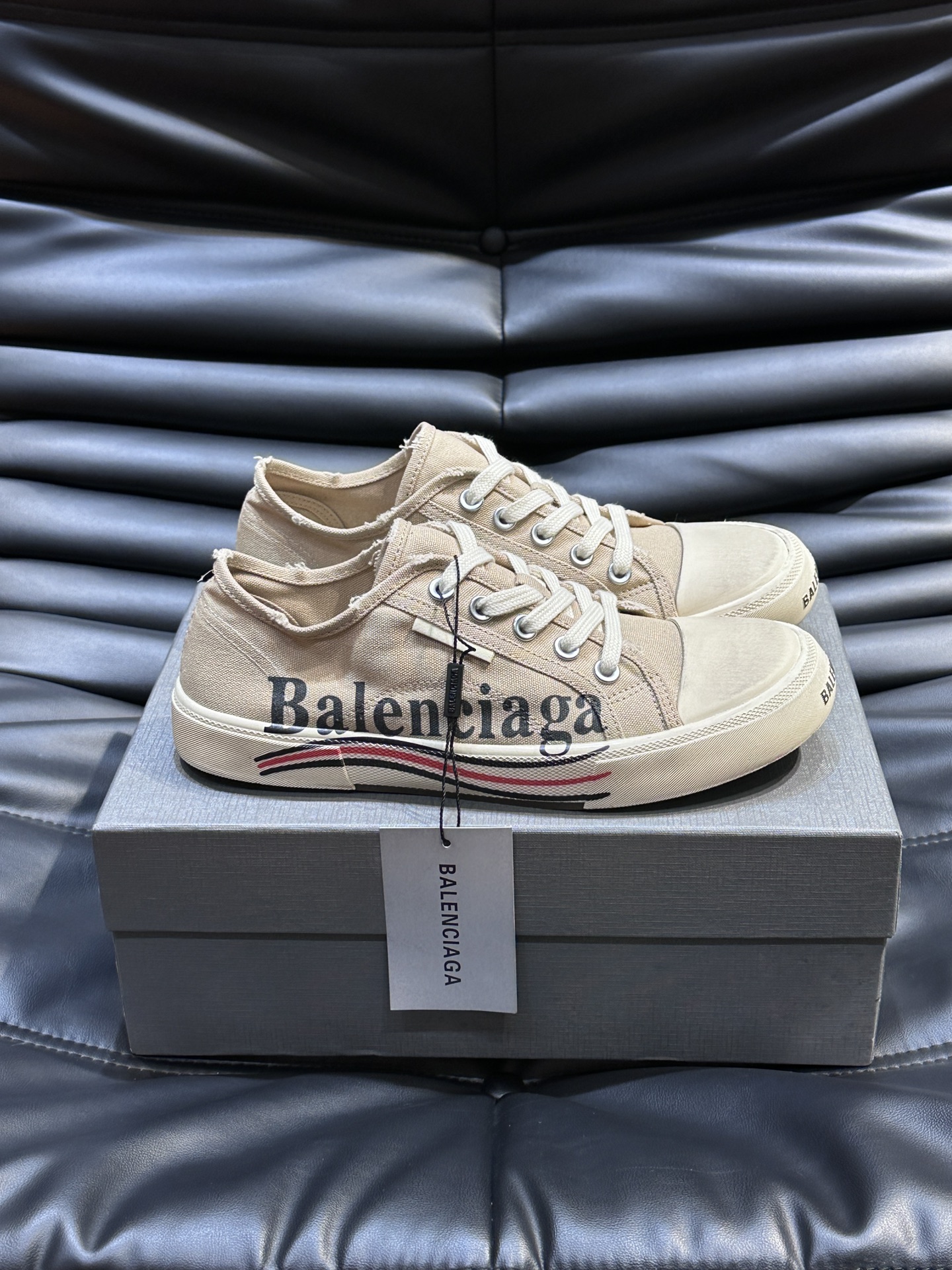 BALENCIAG*复古炮弹出击全新Paris低帮帆布鞋风格永续旧不过时！鞋面原版进口帆布面料鞋头的小鸭