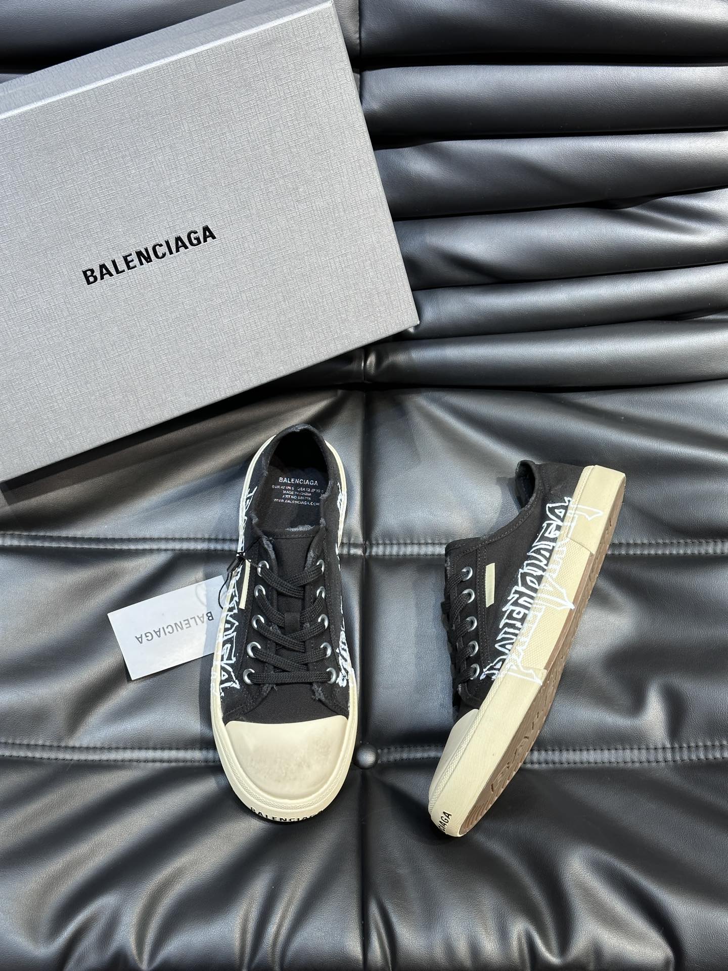 BALENCIAG*复古炮弹出击全新Paris低帮帆布鞋风格永续旧不过时！鞋面原版进口帆布面料鞋头的小鸭