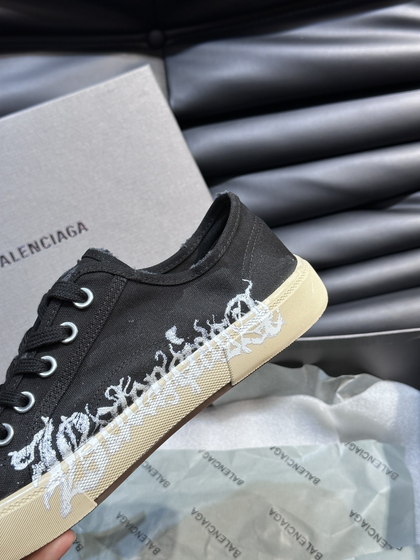 BALENCIAG*复古炮弹出击全新Paris低帮帆布鞋风格永续旧不过时！鞋面原版进口帆布面料鞋头的小鸭