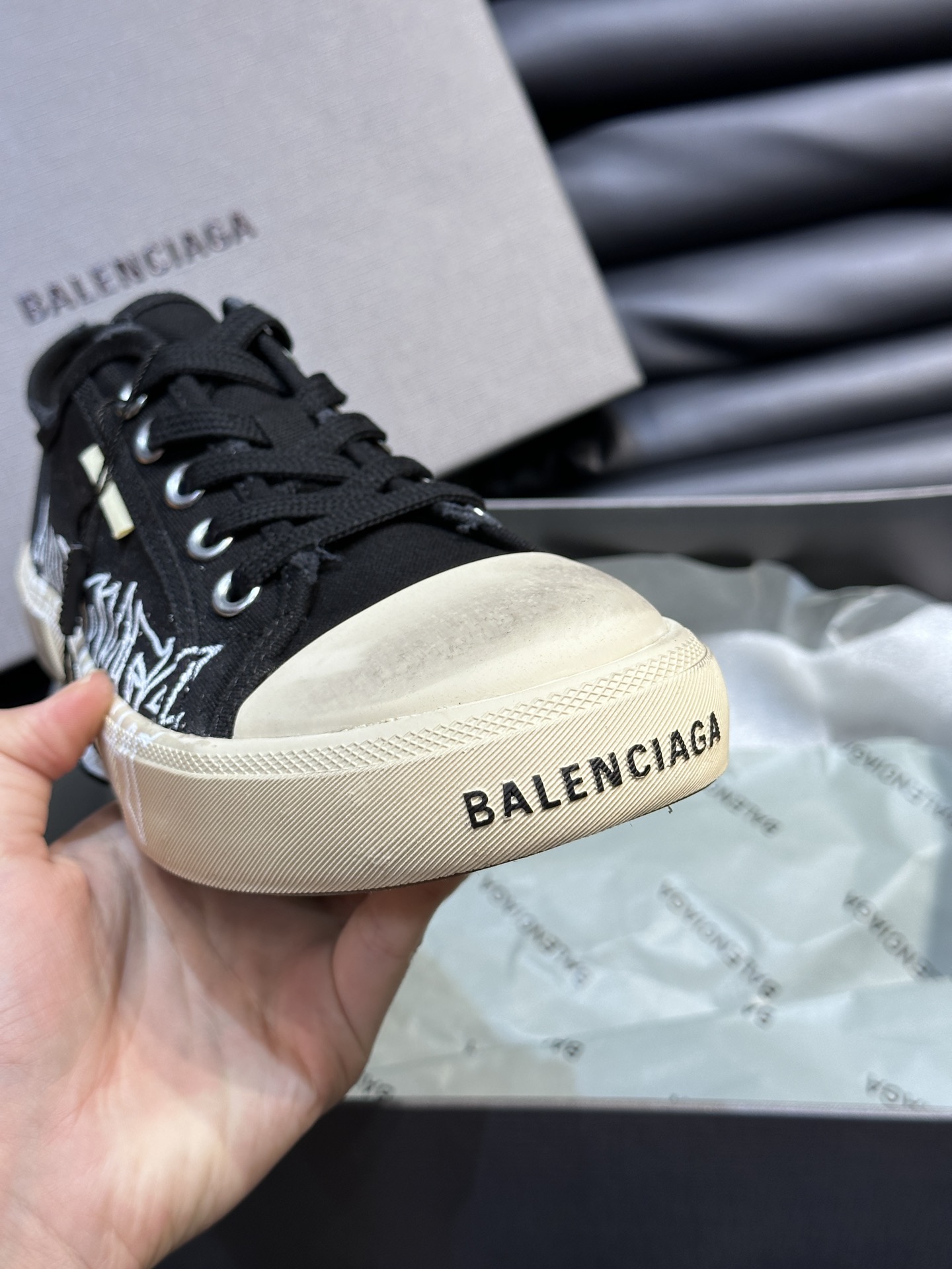 BALENCIAG*复古炮弹出击全新Paris低帮帆布鞋风格永续旧不过时！鞋面原版进口帆布面料鞋头的小鸭