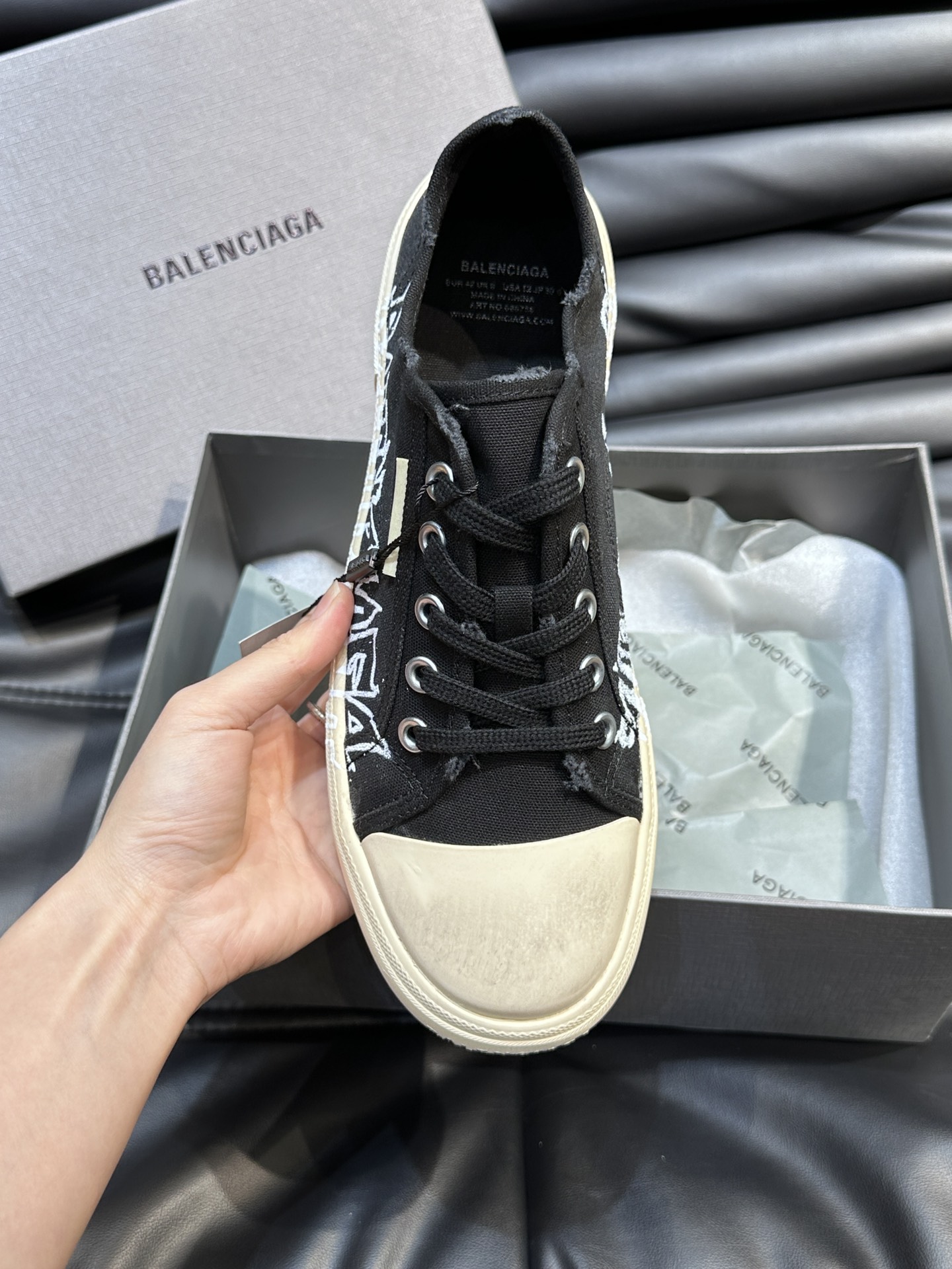 BALENCIAG*复古炮弹出击全新Paris低帮帆布鞋风格永续旧不过时！鞋面原版进口帆布面料鞋头的小鸭