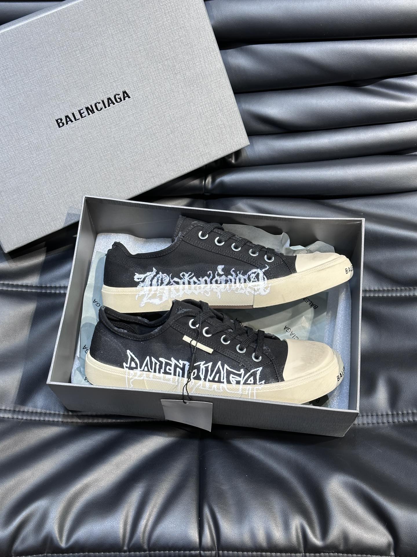 BALENCIAG*复古炮弹出击全新Paris低帮帆布鞋风格永续旧不过时！鞋面原版进口帆布面料鞋头的小鸭