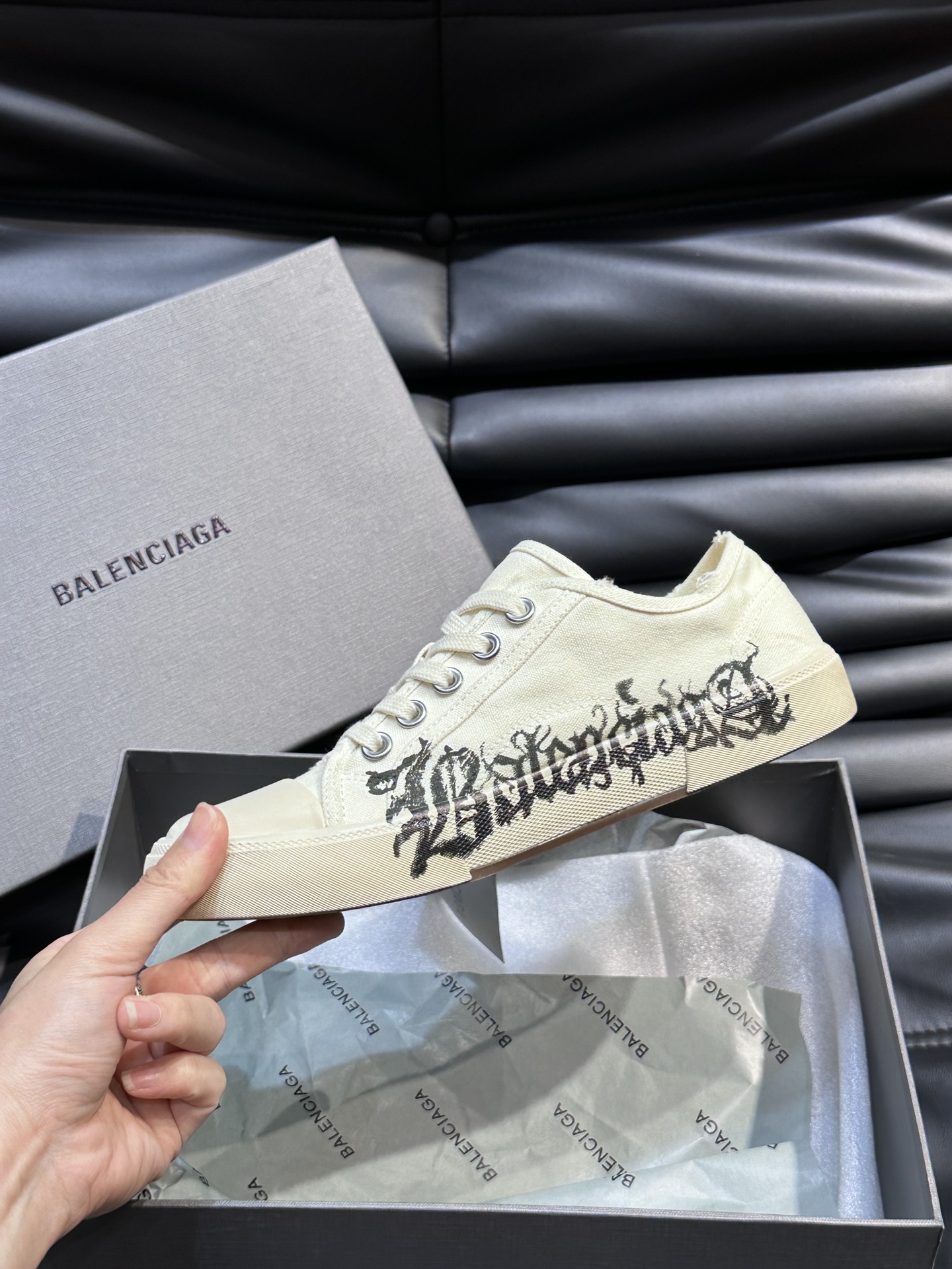 BALENCIAG*复古炮弹出击全新Paris低帮帆布鞋风格永续旧不过时！鞋面原版进口帆布面料鞋头的小鸭