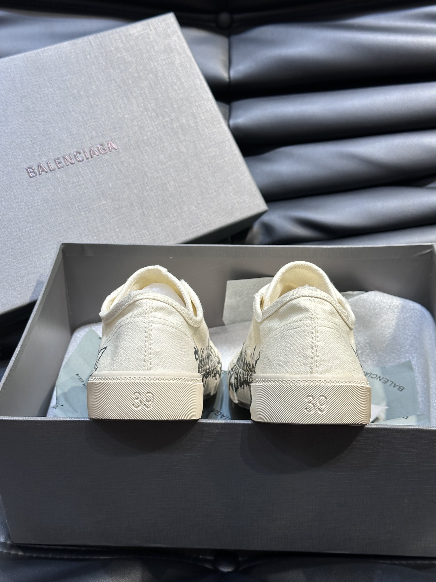 BALENCIAG*复古炮弹出击全新Paris低帮帆布鞋风格永续旧不过时！鞋面原版进口帆布面料鞋头的小鸭