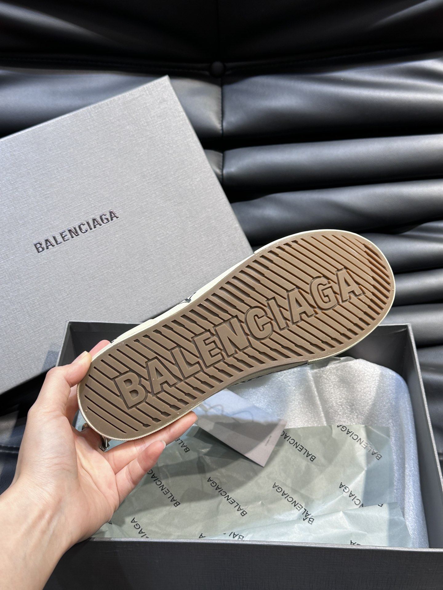 BALENCIAG*复古炮弹出击全新Paris低帮帆布鞋风格永续旧不过时！鞋面原版进口帆布面料鞋头的小鸭