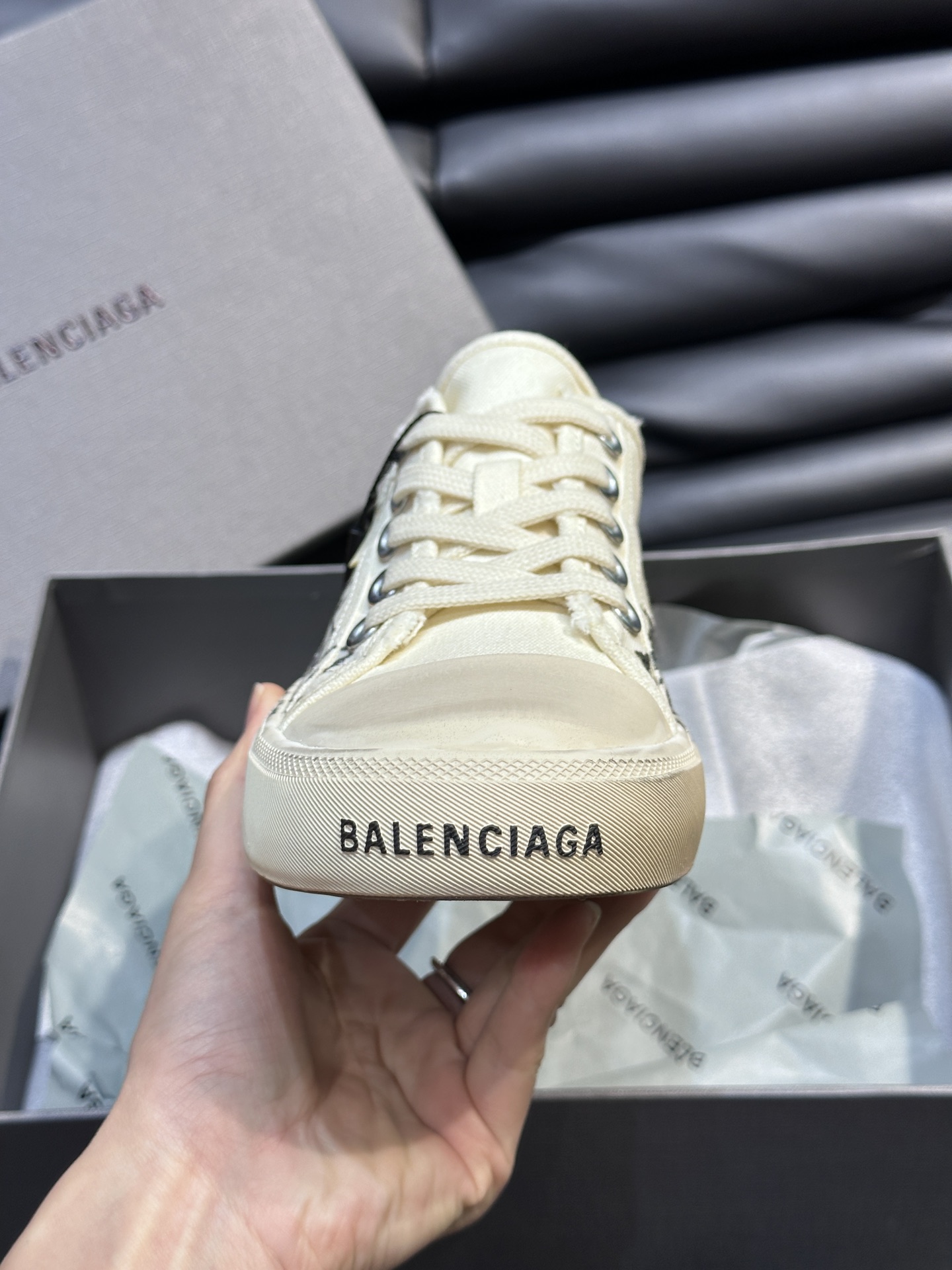 BALENCIAG*复古炮弹出击全新Paris低帮帆布鞋风格永续旧不过时！鞋面原版进口帆布面料鞋头的小鸭