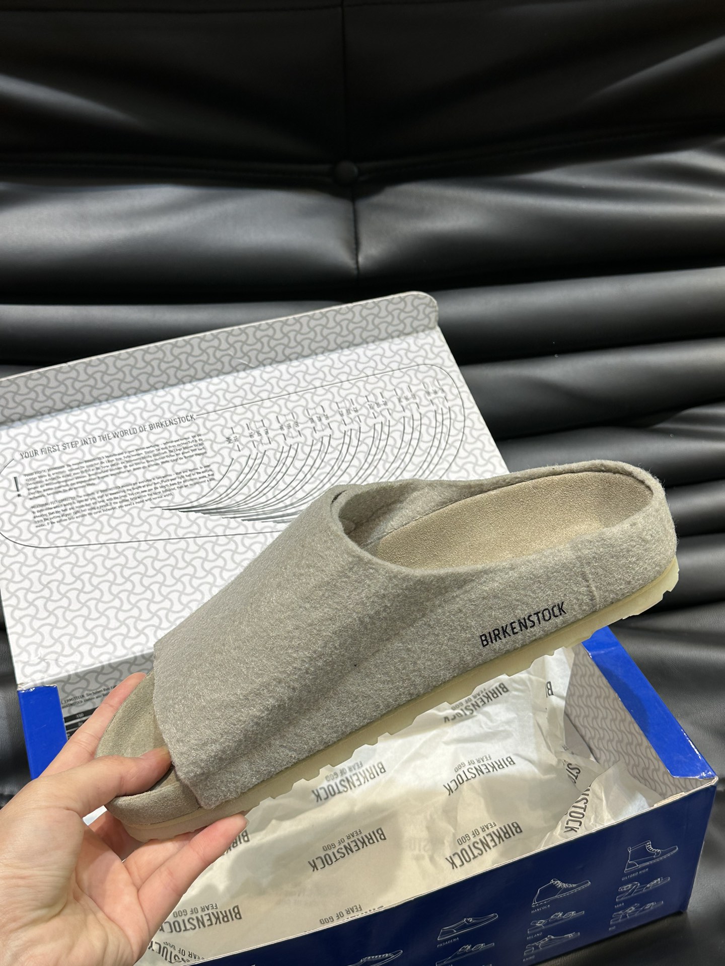 FearofGod️BIRKENSTOCK联名勃肯系列拖鞋！脚背双交叉魔术带设计极简主义舒适度极佳！勃肯