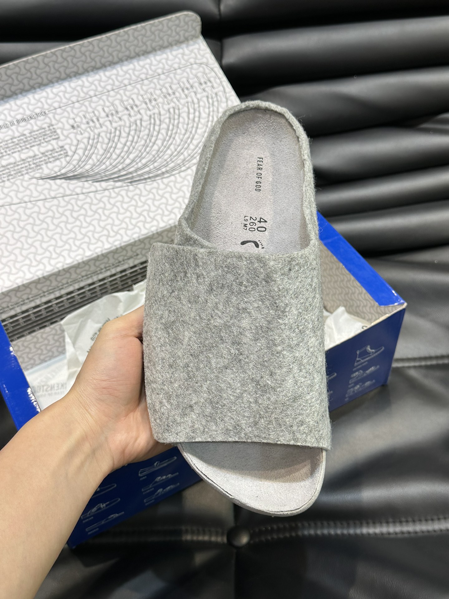 FearofGod️BIRKENSTOCK联名勃肯系列拖鞋！脚背双交叉魔术带设计极简主义舒适度极佳！勃肯