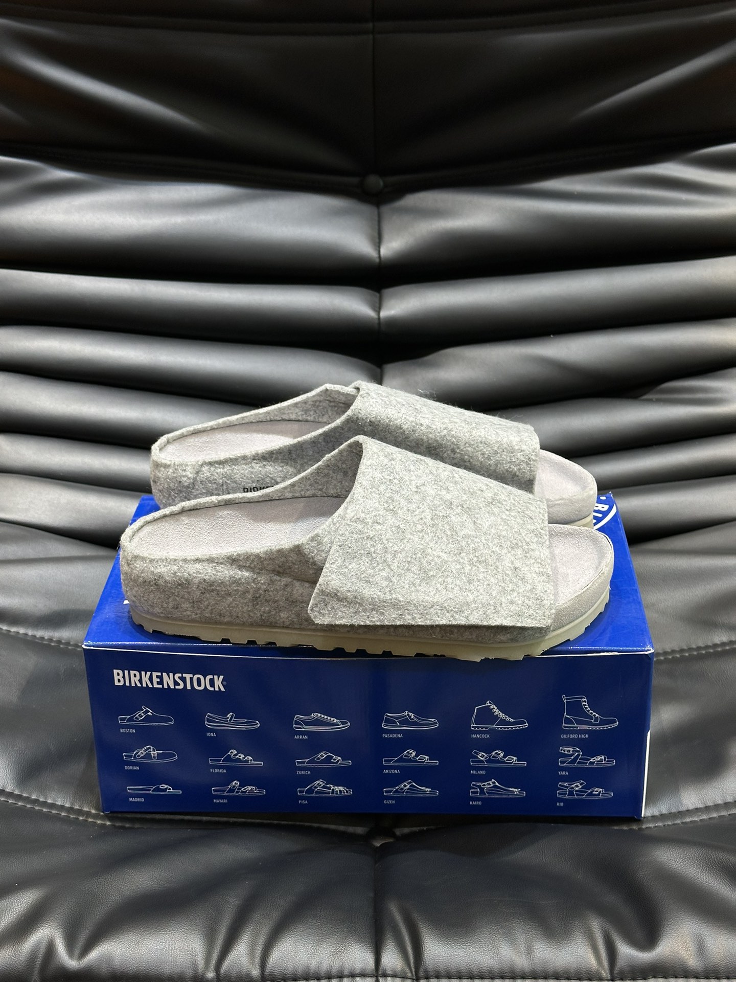 FearofGod️BIRKENSTOCK联名勃肯系列拖鞋！脚背双交叉魔术带设计极简主义舒适度极佳！勃肯