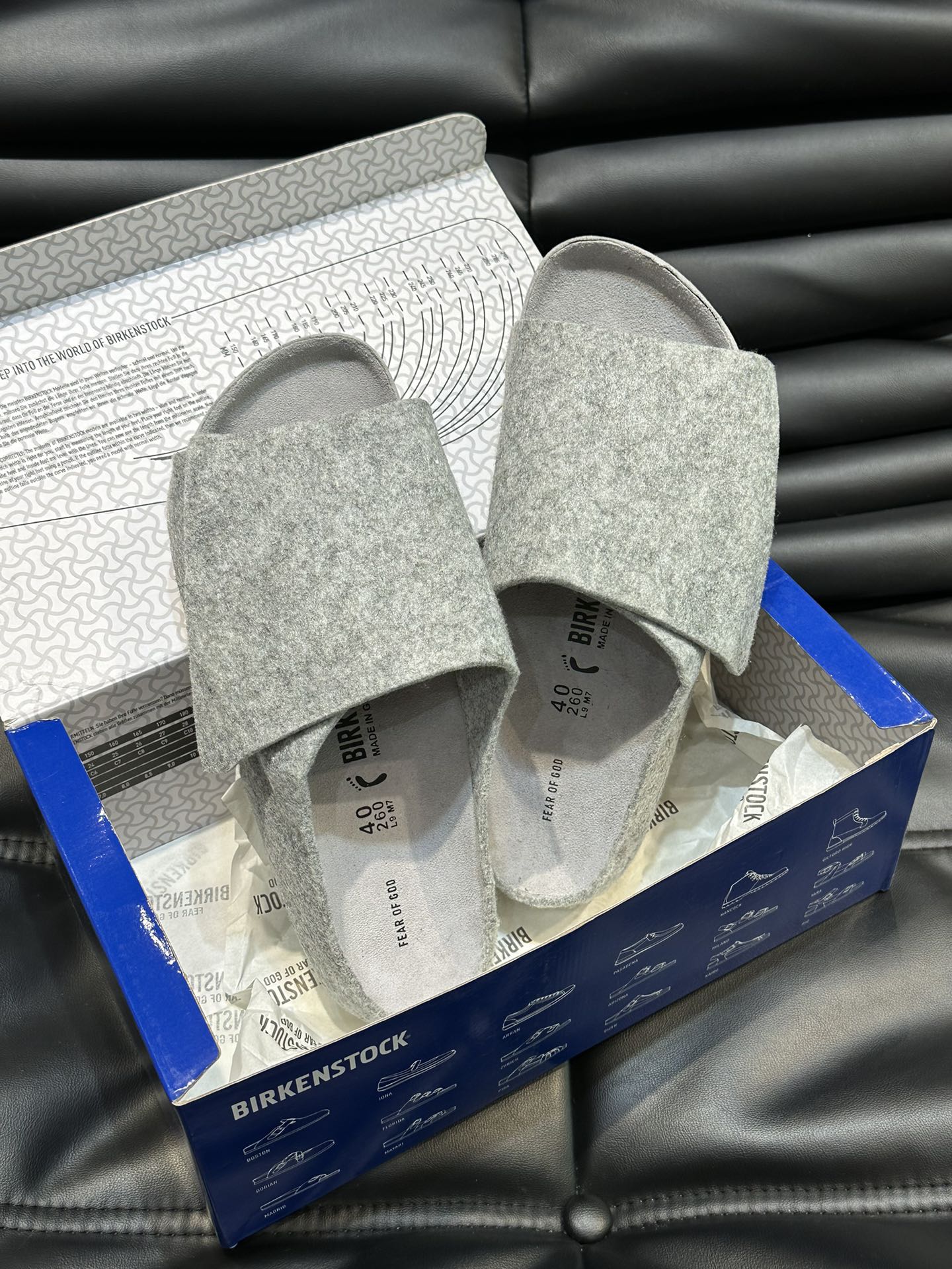 FearofGod️BIRKENSTOCK联名勃肯系列拖鞋！脚背双交叉魔术带设计极简主义舒适度极佳！勃肯