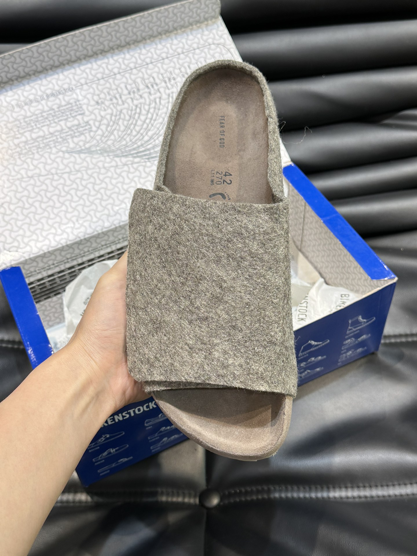 FearofGod️BIRKENSTOCK联名勃肯系列拖鞋！脚背双交叉魔术带设计极简主义舒适度极佳！勃肯