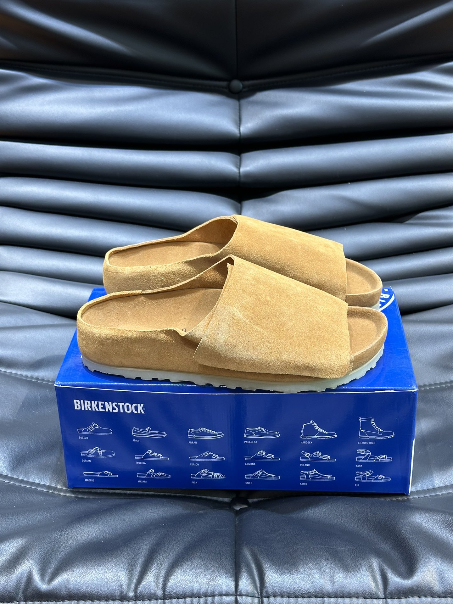 FearofGod️BIRKENSTOCK联名勃肯系列拖鞋！脚背双交叉魔术带设计极简主义舒适度极佳！勃肯