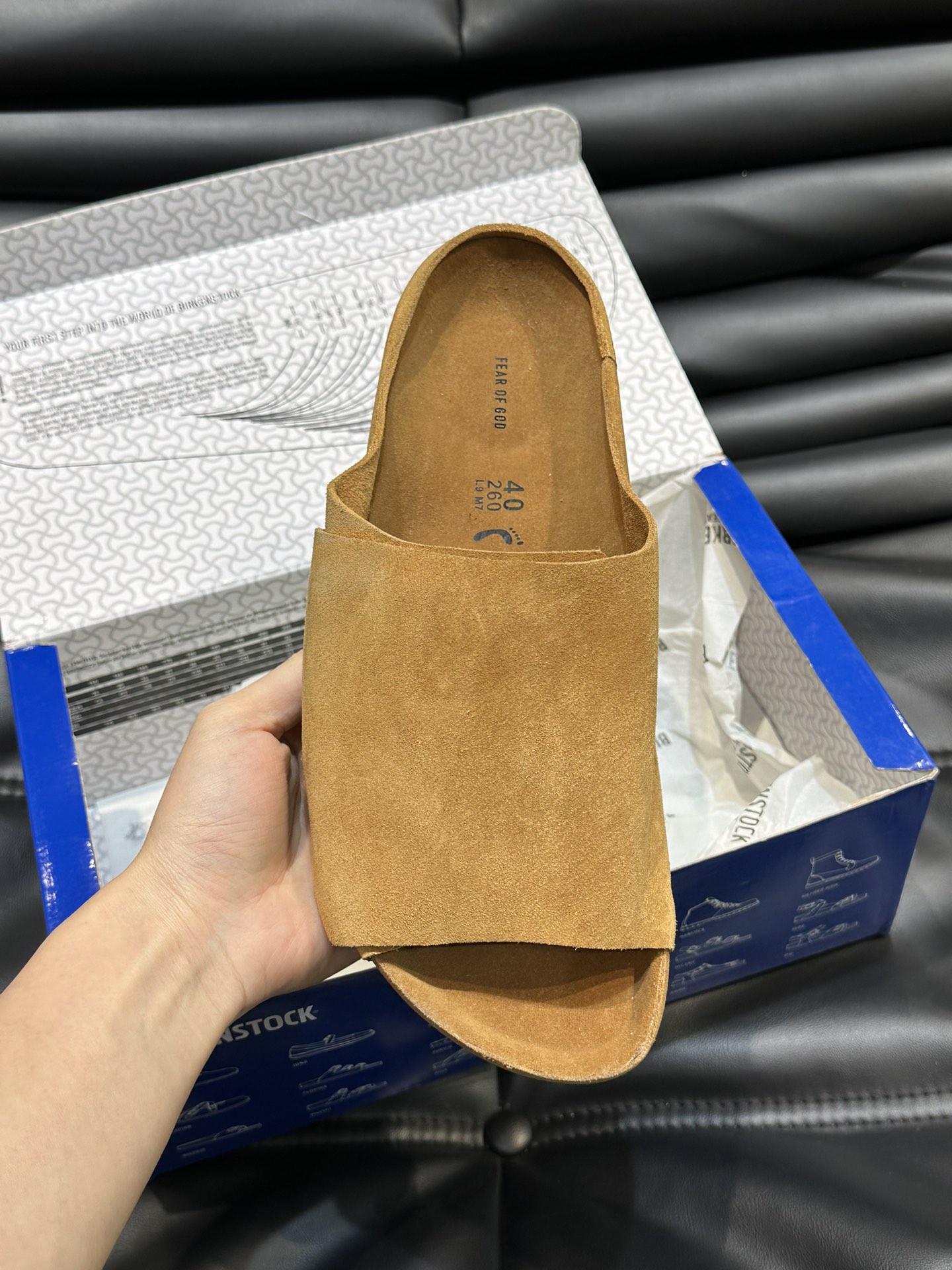 FearofGod️BIRKENSTOCK联名勃肯系列拖鞋！脚背双交叉魔术带设计极简主义舒适度极佳！勃肯