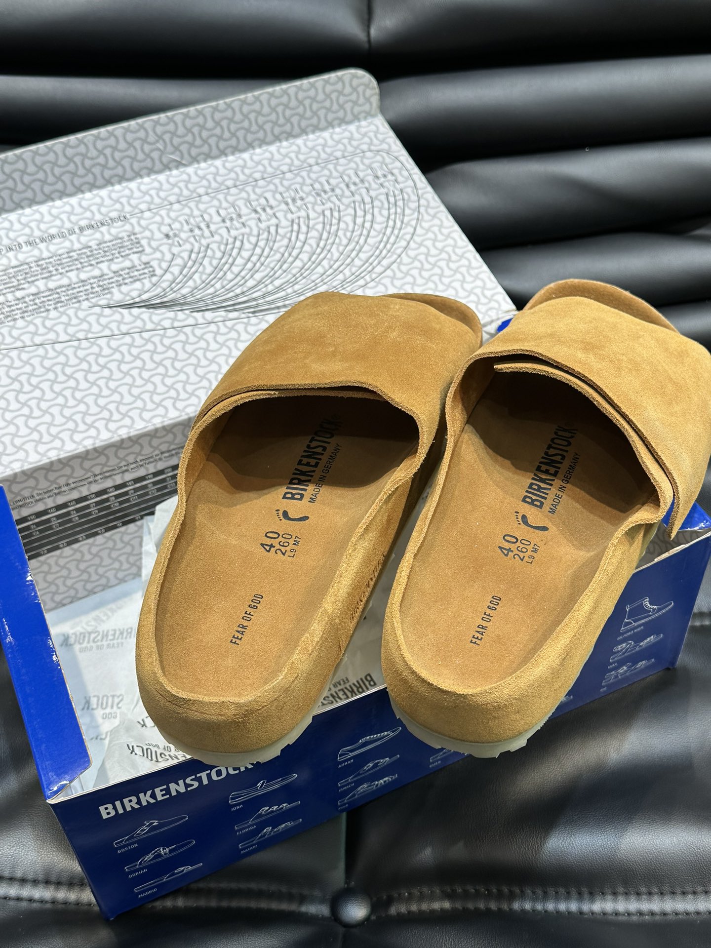 FearofGod️BIRKENSTOCK联名勃肯系列拖鞋！脚背双交叉魔术带设计极简主义舒适度极佳！勃肯