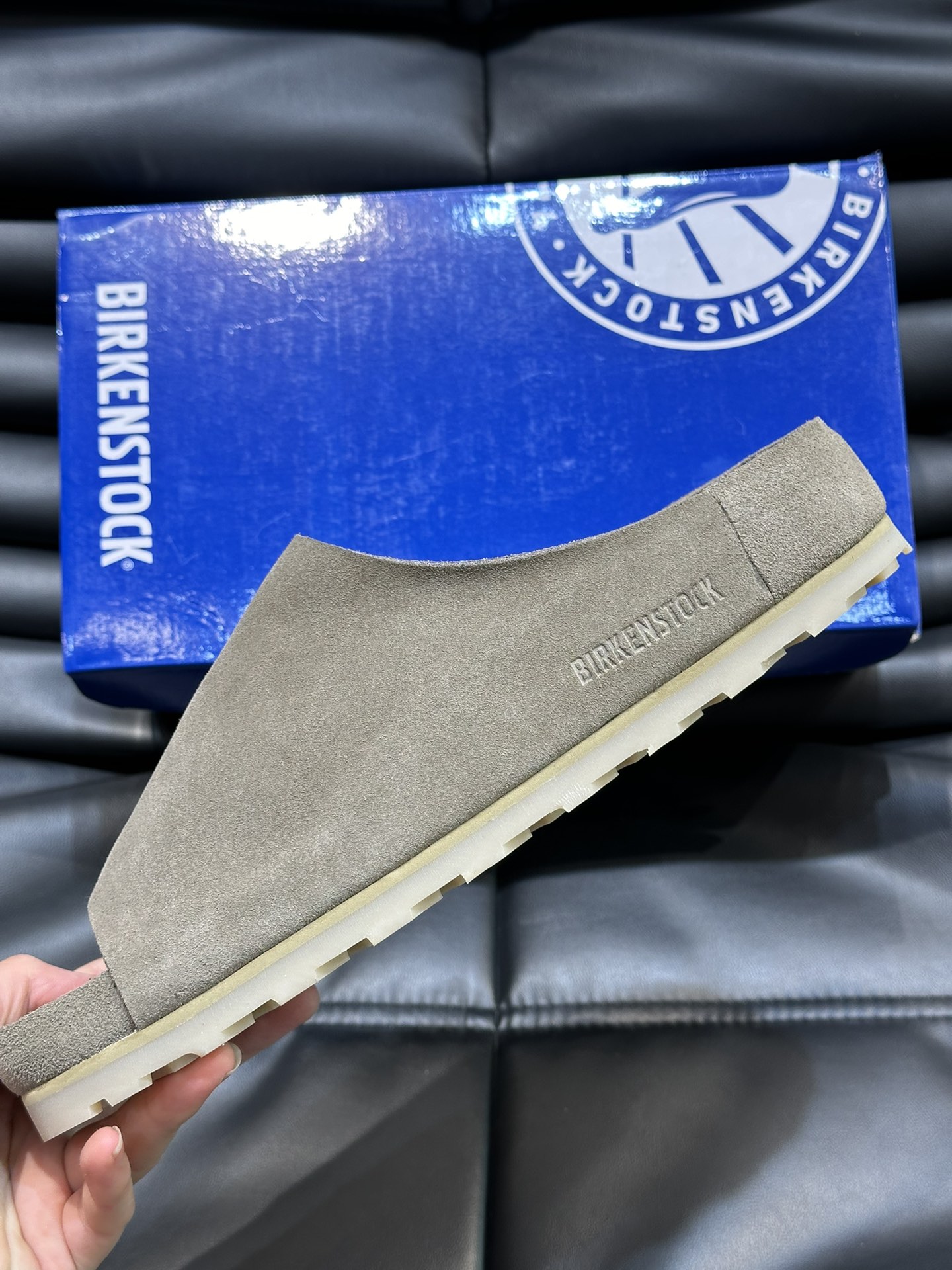 FearofGod️BIRKENSTOCK联名勃肯系列拖鞋！脚背双交叉魔术带设计极简主义舒适度极佳！勃肯