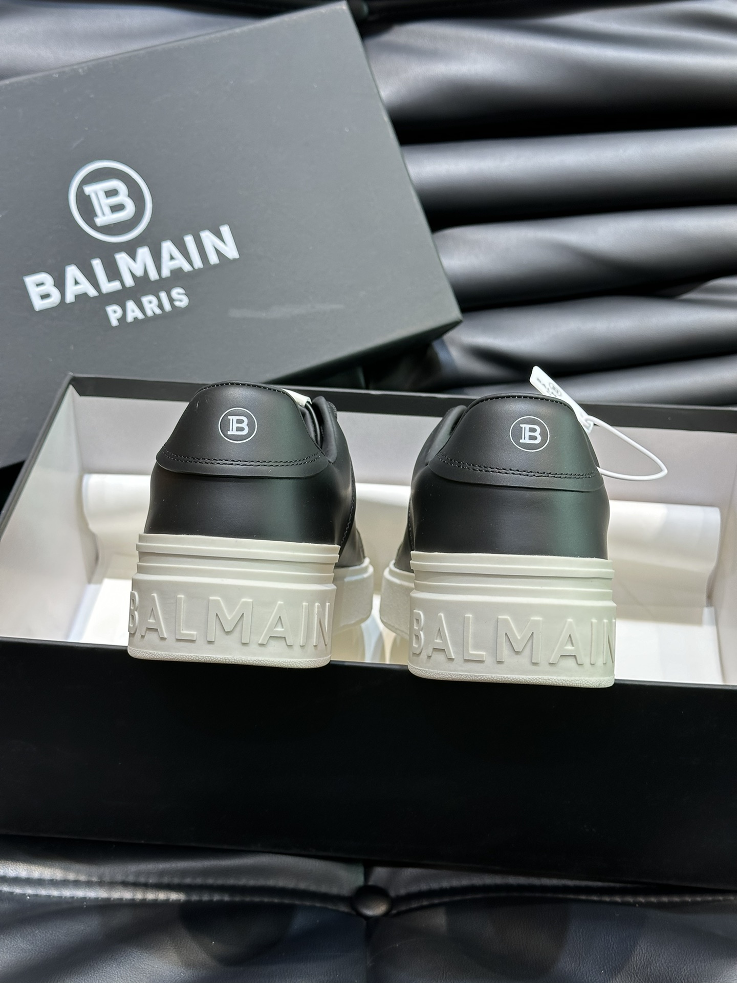 ️️巴尔曼BALMAIN新款男士运动休闲鞋时尚潮流内里牛皮上脚非常舒适极致柔软细腻搭配巴尔曼专属鸡眼五金