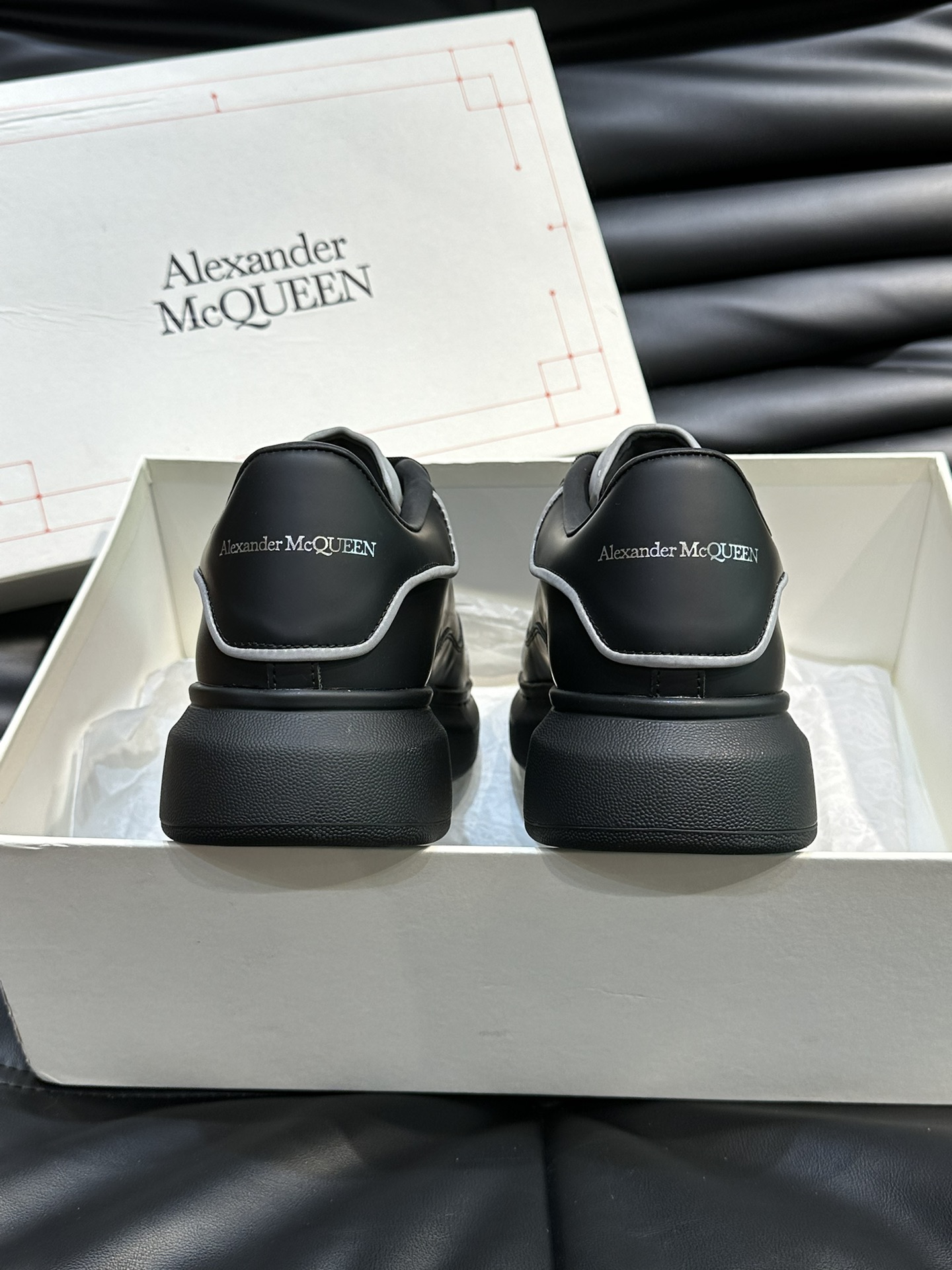 ALEXANDERMCQUEEN/亚历山大麦昆情侣款阔形厚底增高鞋超级无敌百搭全白色小牛皮搭配黑色反绒牛