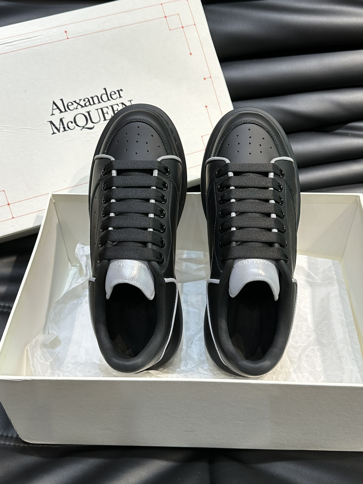 ALEXANDERMCQUEEN/亚历山大麦昆情侣款阔形厚底增高鞋超级无敌百搭全白色小牛皮搭配黑色反绒牛