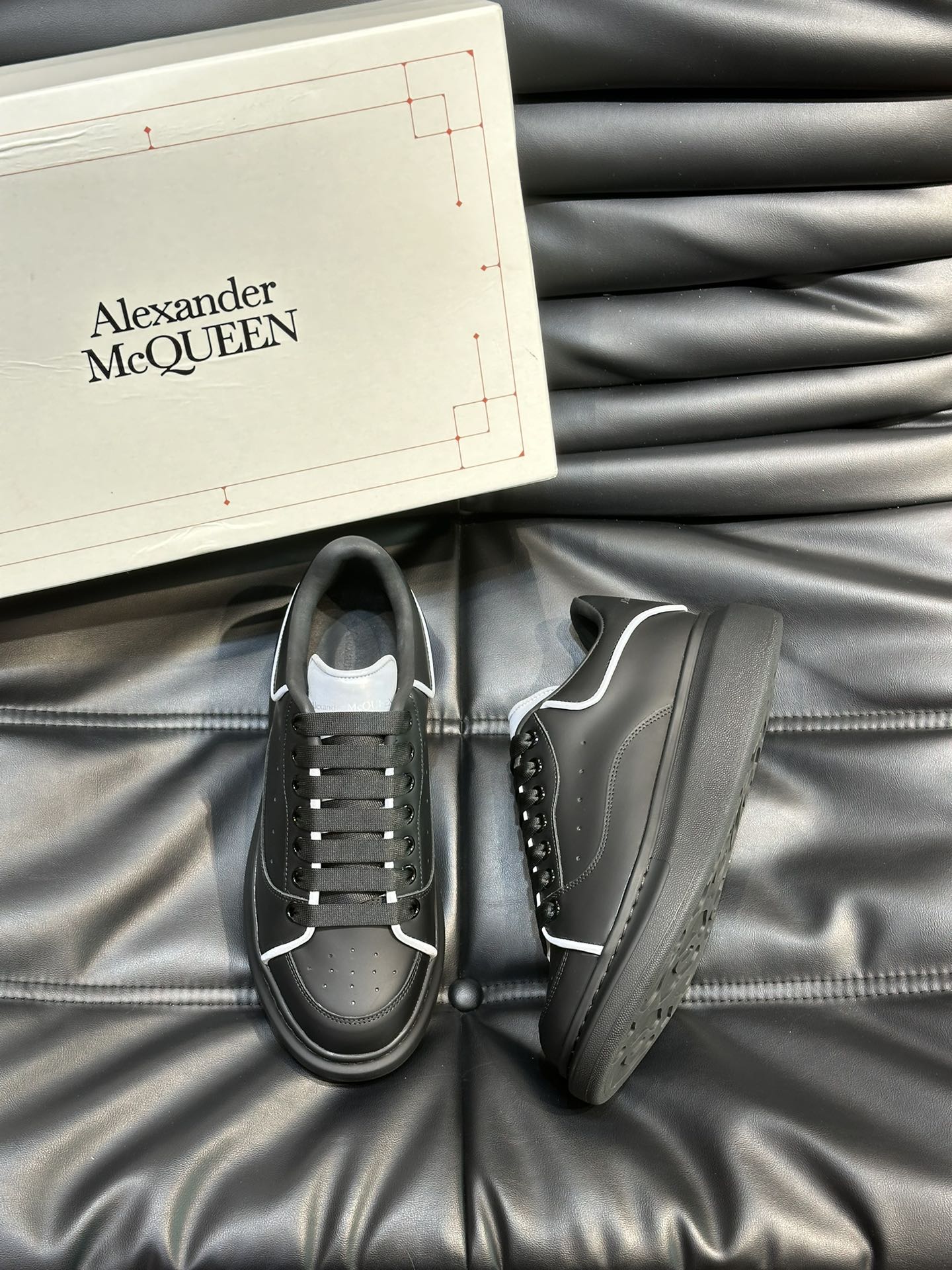 ALEXANDERMCQUEEN/亚历山大麦昆情侣款阔形厚底增高鞋超级无敌百搭全白色小牛皮搭配黑色反绒牛