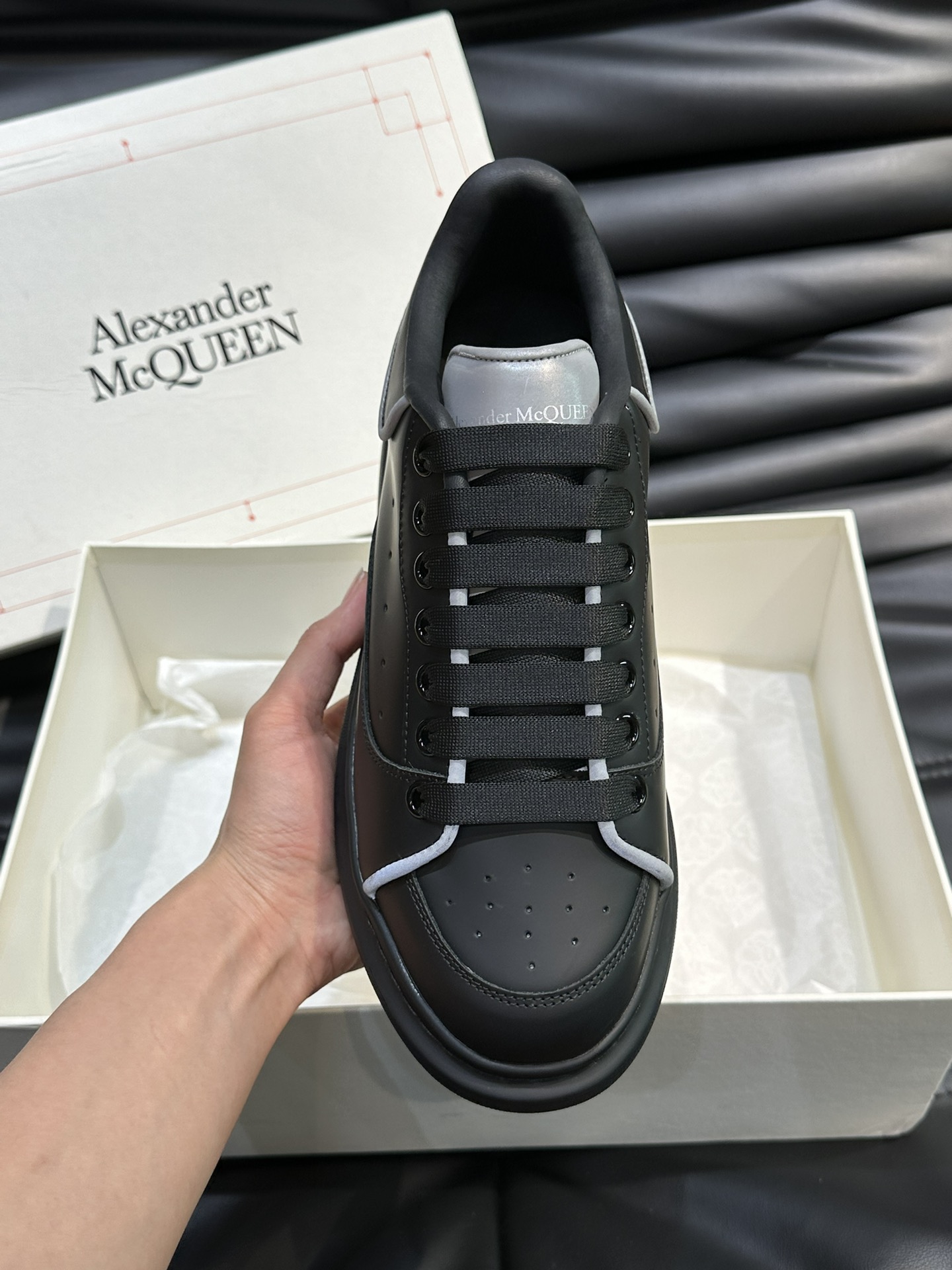 ALEXANDERMCQUEEN/亚历山大麦昆情侣款阔形厚底增高鞋超级无敌百搭全白色小牛皮搭配黑色反绒牛