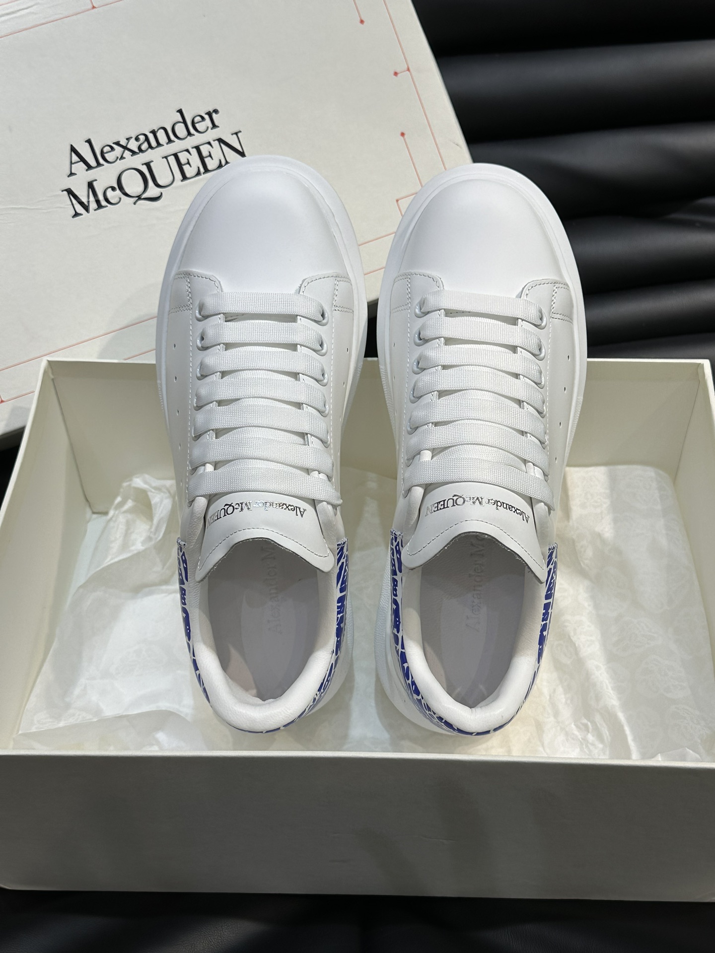 ALEXANDERMCQUEEN/亚历山大麦昆情侣款阔形厚底增高鞋超级无敌百搭全白色小牛皮搭配黑色反绒牛