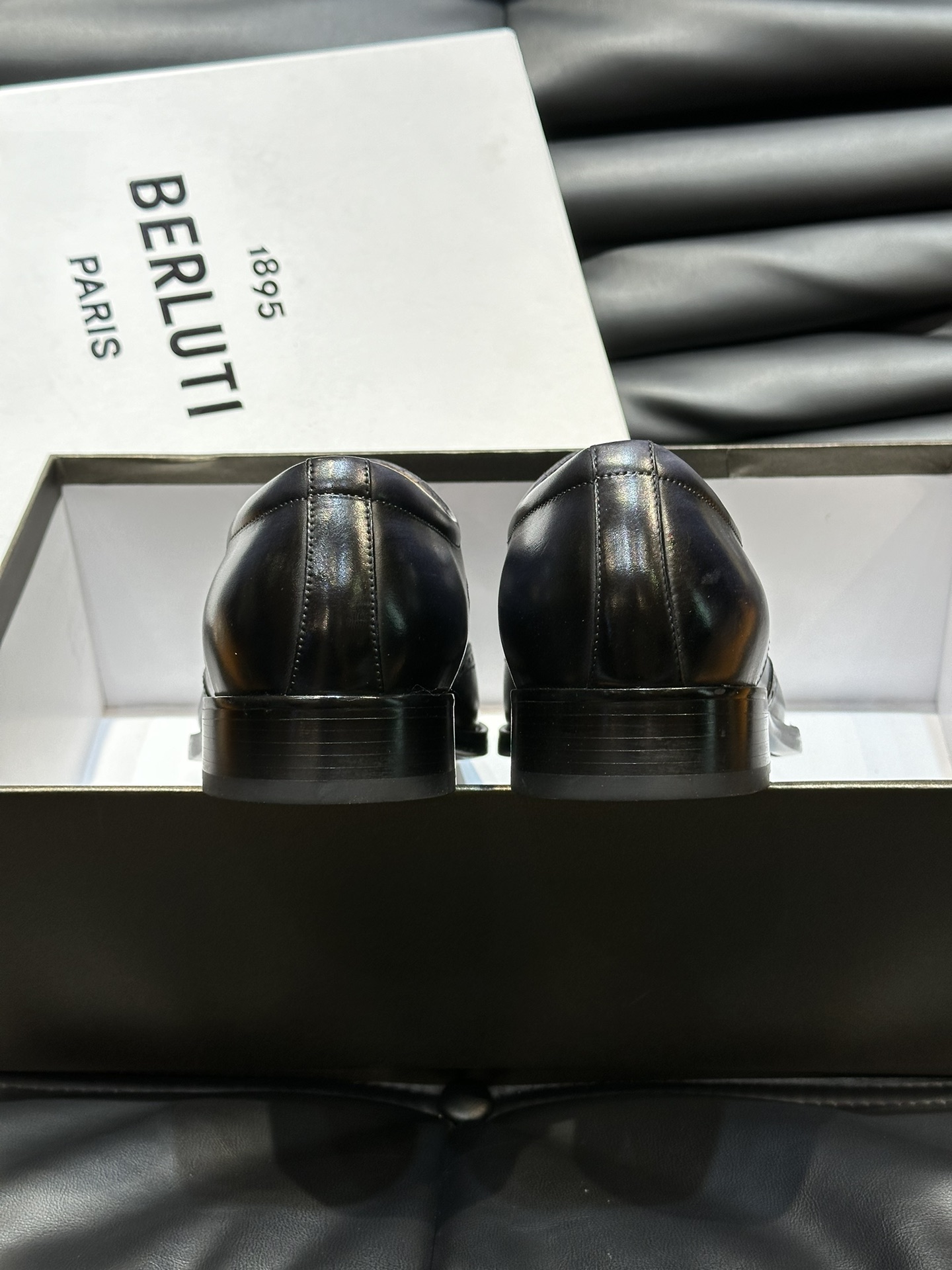 Berluti/布鲁提高端真皮大底正装皮鞋采用进口牛皮鞋面柔软有型手工改色工艺低调奢华气质舒适透气版型小