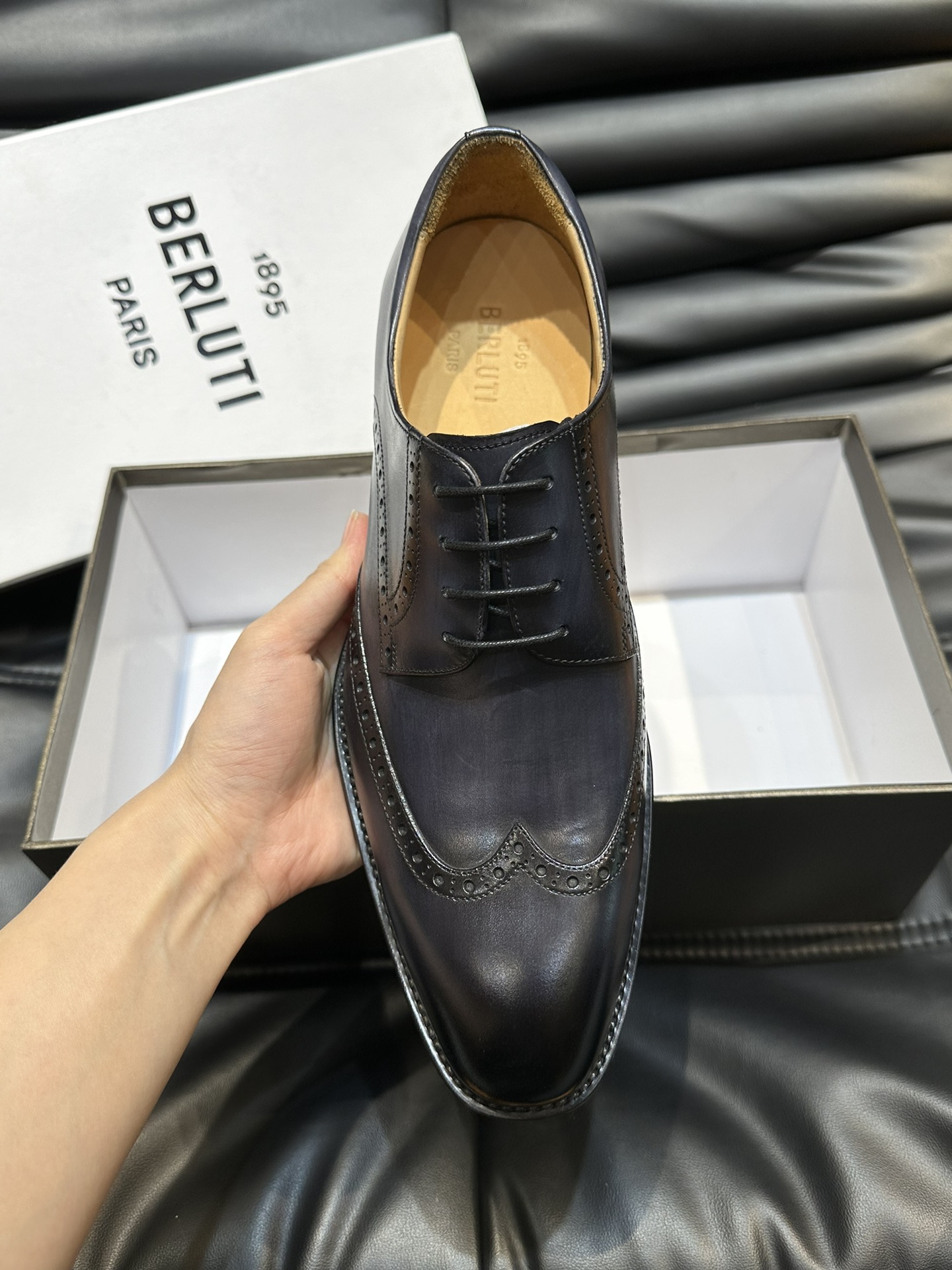 Berluti/布鲁提高端真皮大底正装皮鞋采用进口牛皮鞋面柔软有型手工改色工艺低调奢华气质舒适透气版型小