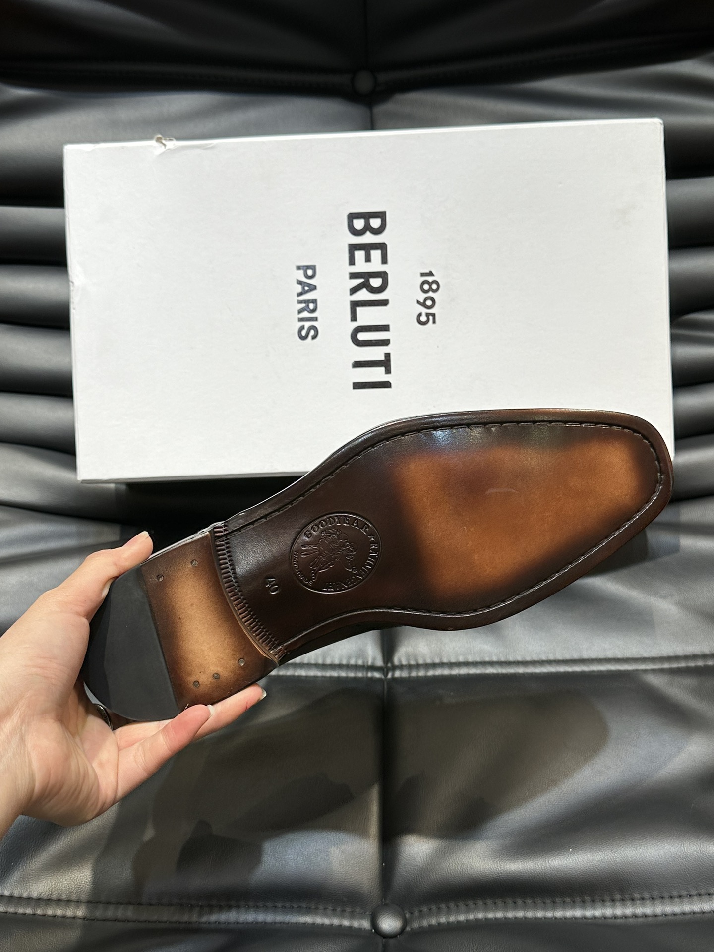 Berluti/布鲁提高端真皮大底正装皮鞋采用进口牛皮鞋面柔软有型手工改色工艺低调奢华气质舒适透气版型小