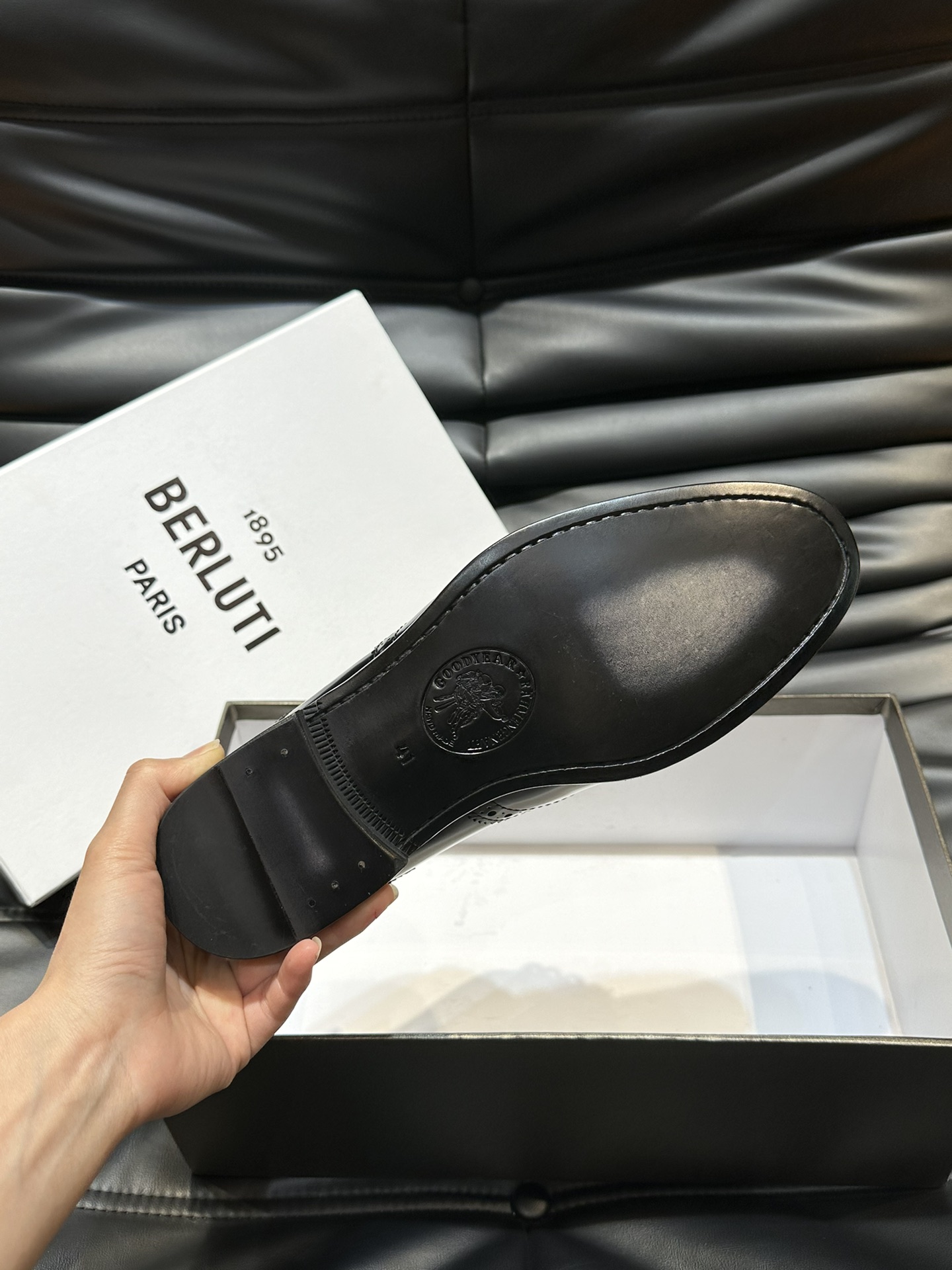 Berluti/布鲁提高端真皮大底正装皮鞋采用进口牛皮鞋面柔软有型手工改色工艺低调奢华气质舒适透气版型小