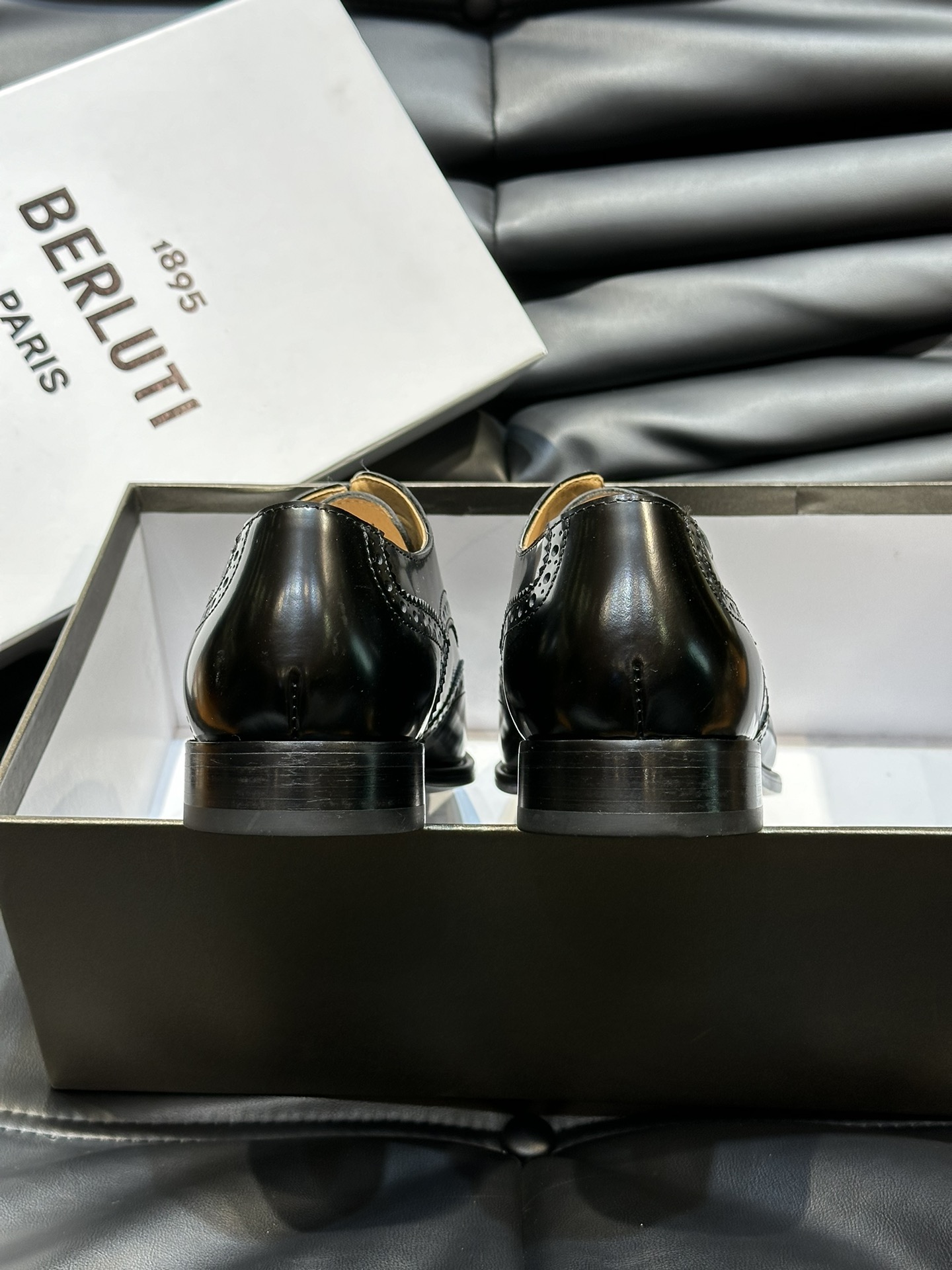 Berluti/布鲁提高端真皮大底正装皮鞋采用进口牛皮鞋面柔软有型手工改色工艺低调奢华气质舒适透气版型小