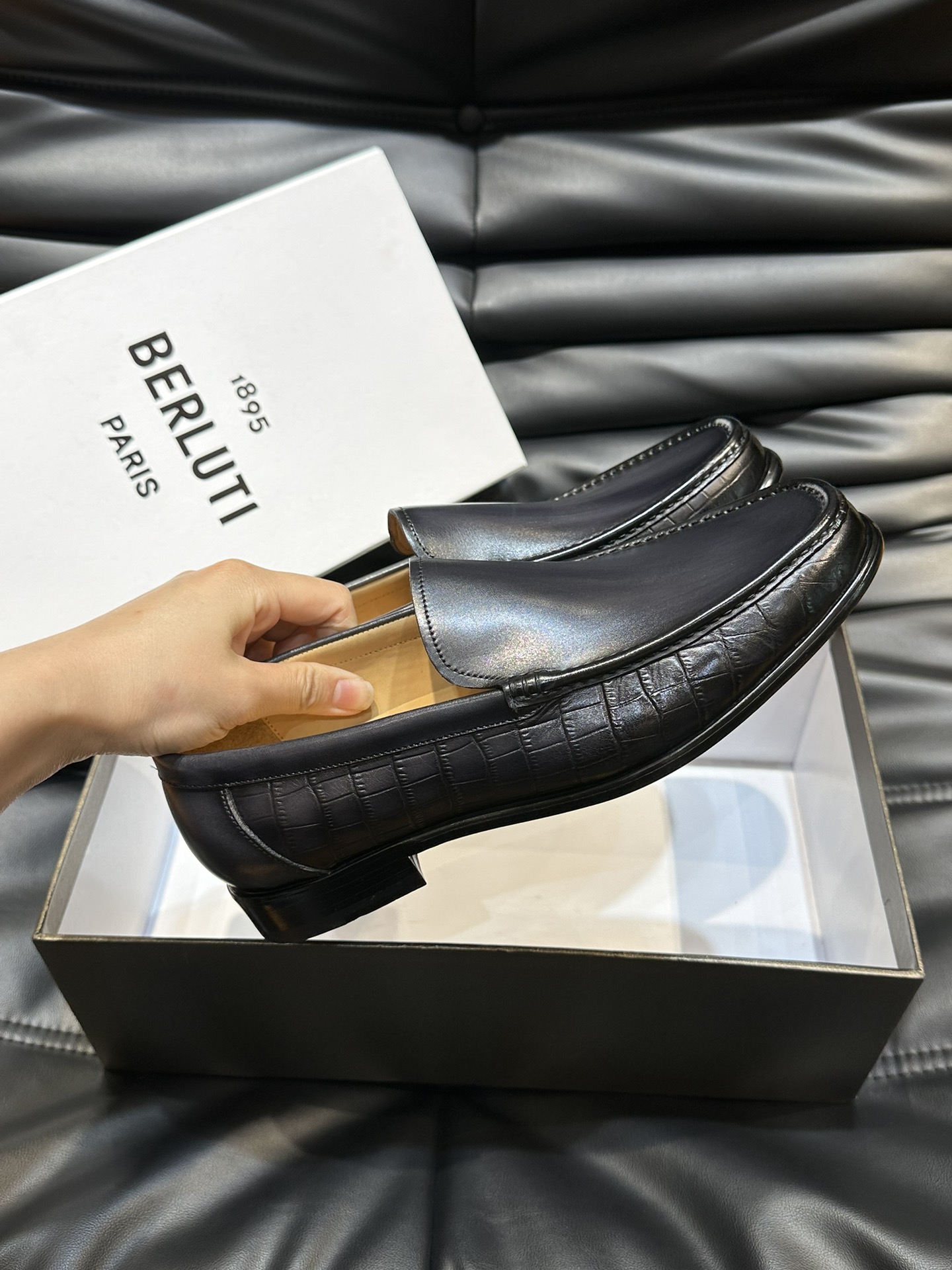 Berluti/布鲁提高端真皮大底正装皮鞋采用进口牛皮鞋面柔软有型手工改色工艺低调奢华气质舒适透气版型小