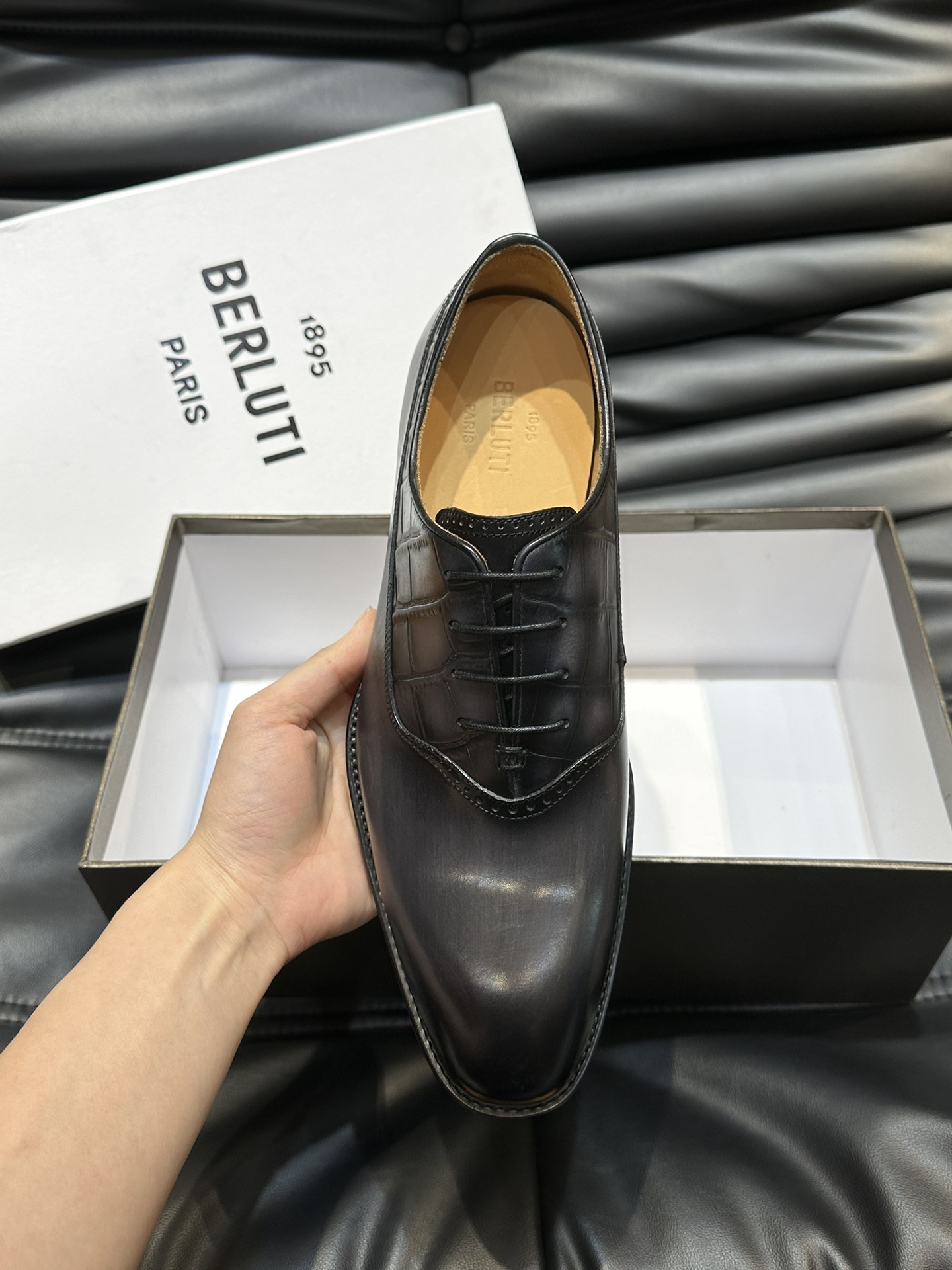 Berluti/布鲁提高端真皮大底正装皮鞋采用进口牛皮鞋面柔软有型手工改色工艺低调奢华气质舒适透气版型小