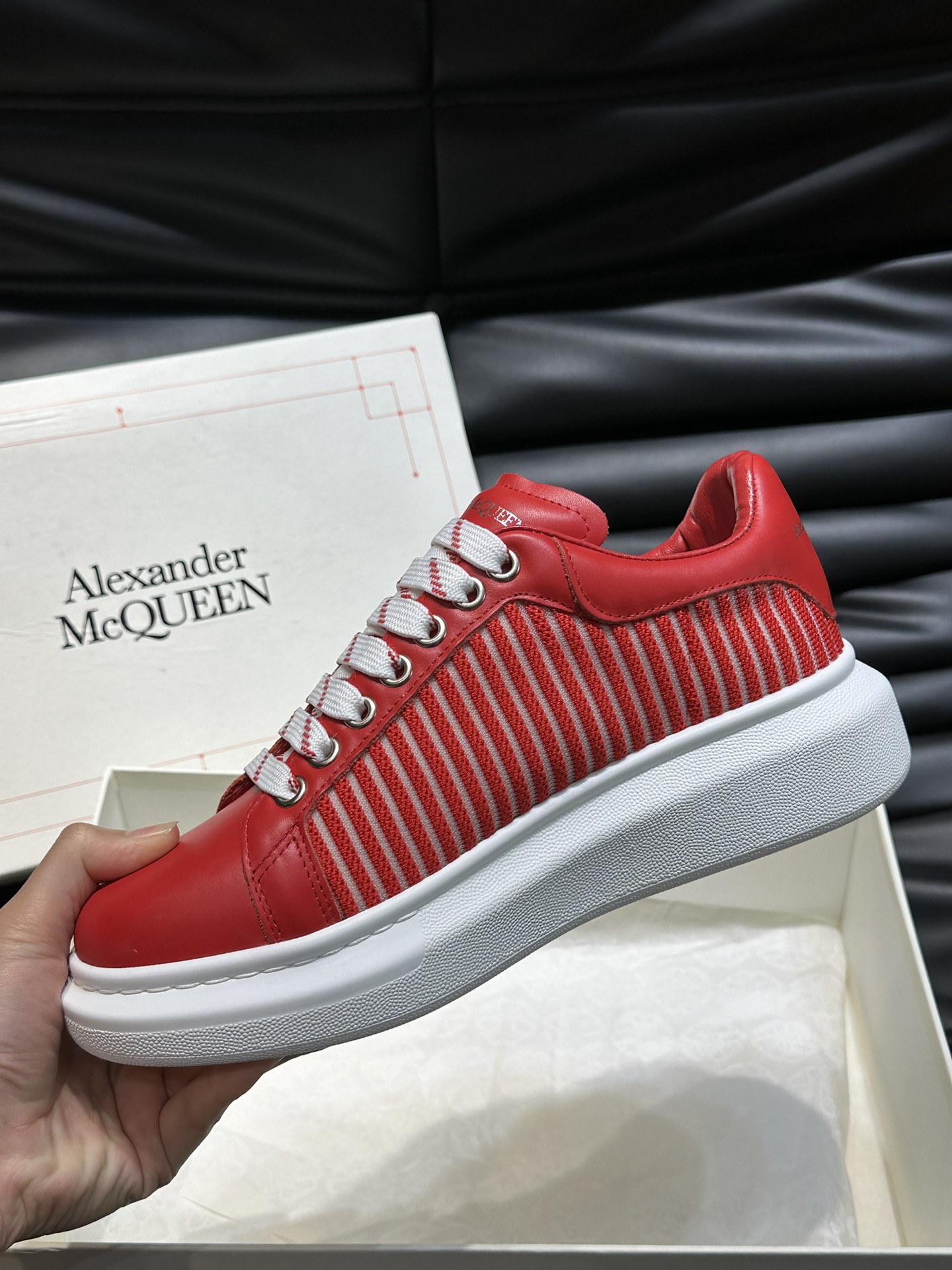 ALEXANDERMCQUEEN/亚历山大麦昆情侣款阔形厚底增高鞋超级无敌百搭全白色小牛皮搭配黑色反绒牛