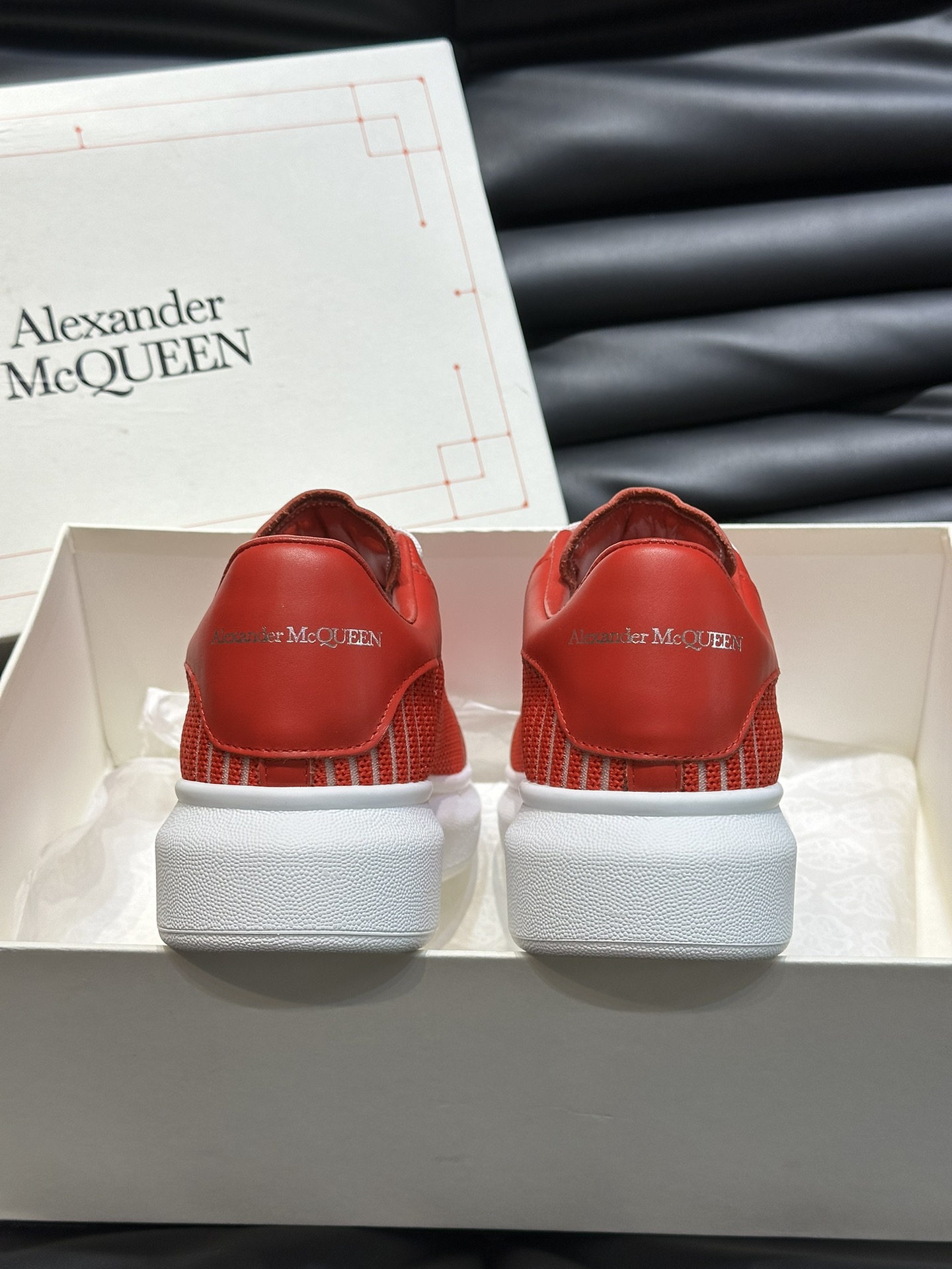 ALEXANDERMCQUEEN/亚历山大麦昆情侣款阔形厚底增高鞋超级无敌百搭全白色小牛皮搭配黑色反绒牛