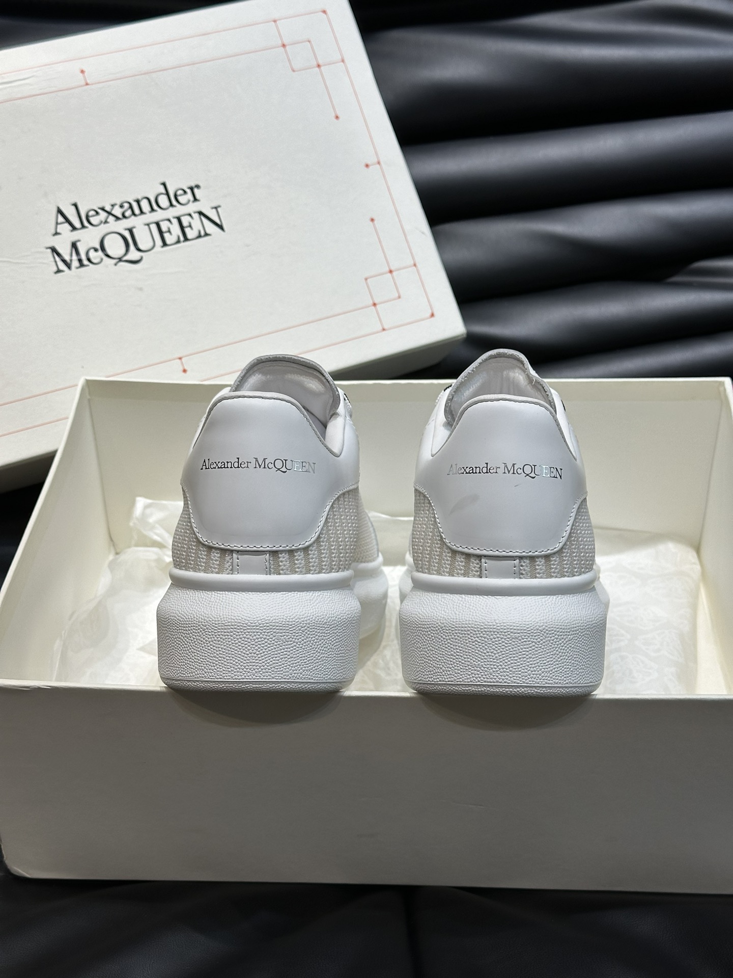 ALEXANDERMCQUEEN/亚历山大麦昆情侣款阔形厚底增高鞋超级无敌百搭全白色小牛皮搭配黑色反绒牛