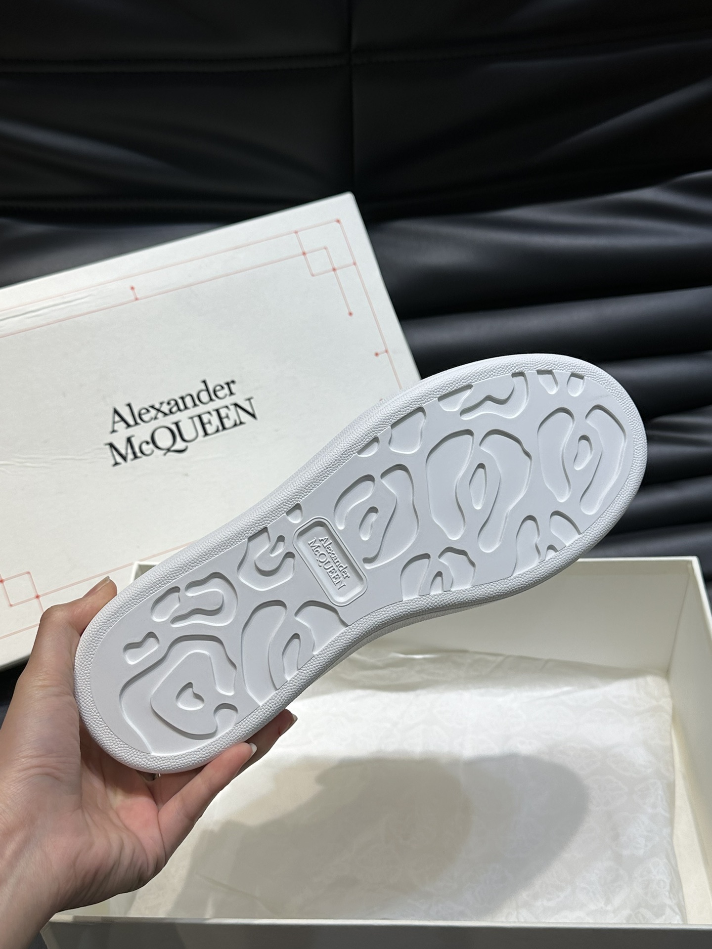 ALEXANDERMCQUEEN/亚历山大麦昆情侣款阔形厚底增高鞋超级无敌百搭全白色小牛皮搭配黑色反绒牛