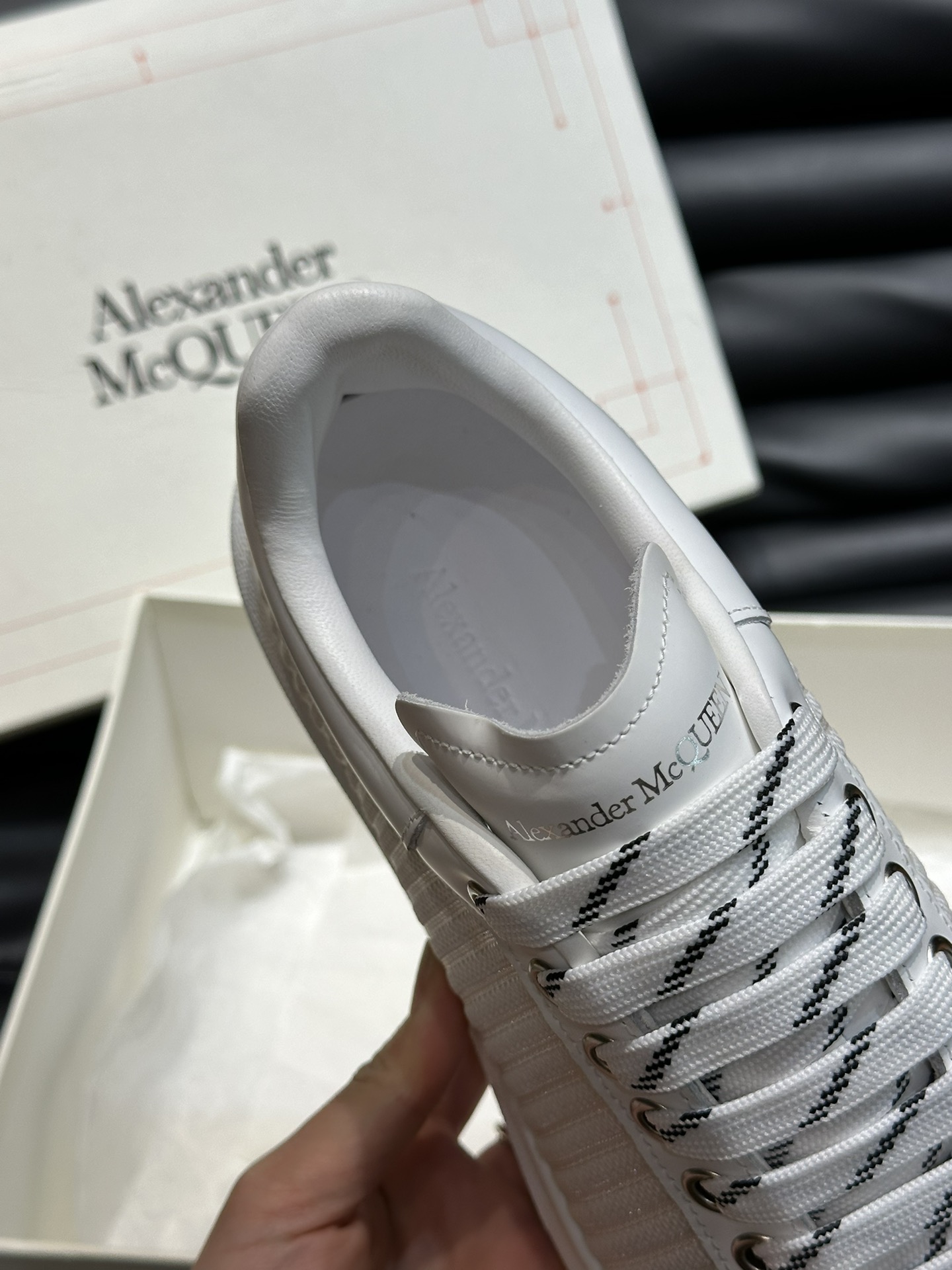 ALEXANDERMCQUEEN/亚历山大麦昆情侣款阔形厚底增高鞋超级无敌百搭全白色小牛皮搭配黑色反绒牛