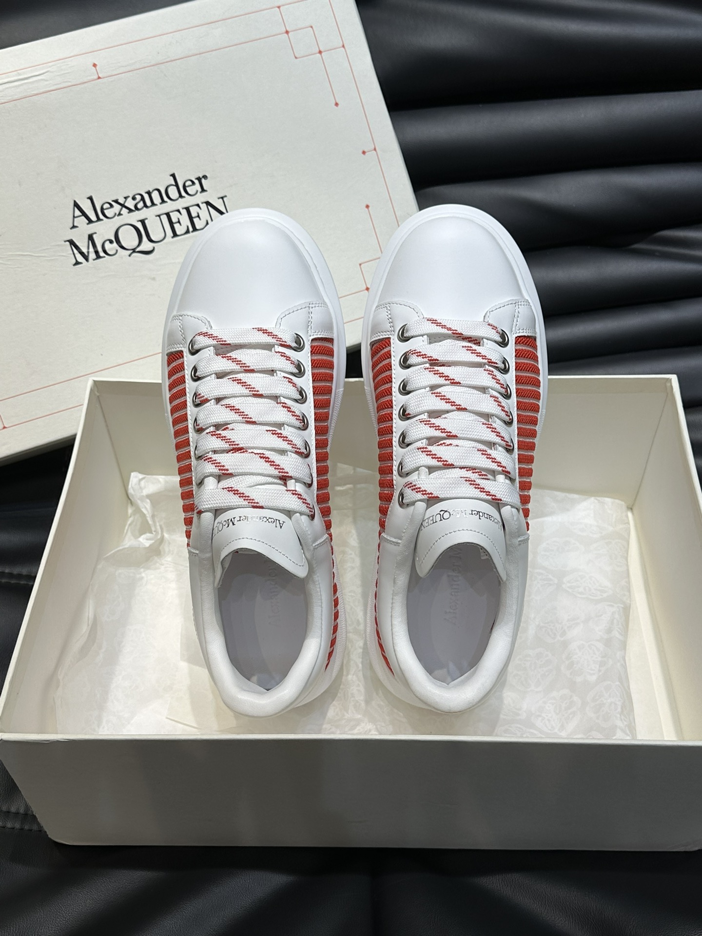 ALEXANDERMCQUEEN/亚历山大麦昆情侣款阔形厚底增高鞋超级无敌百搭全白色小牛皮搭配黑色反绒牛