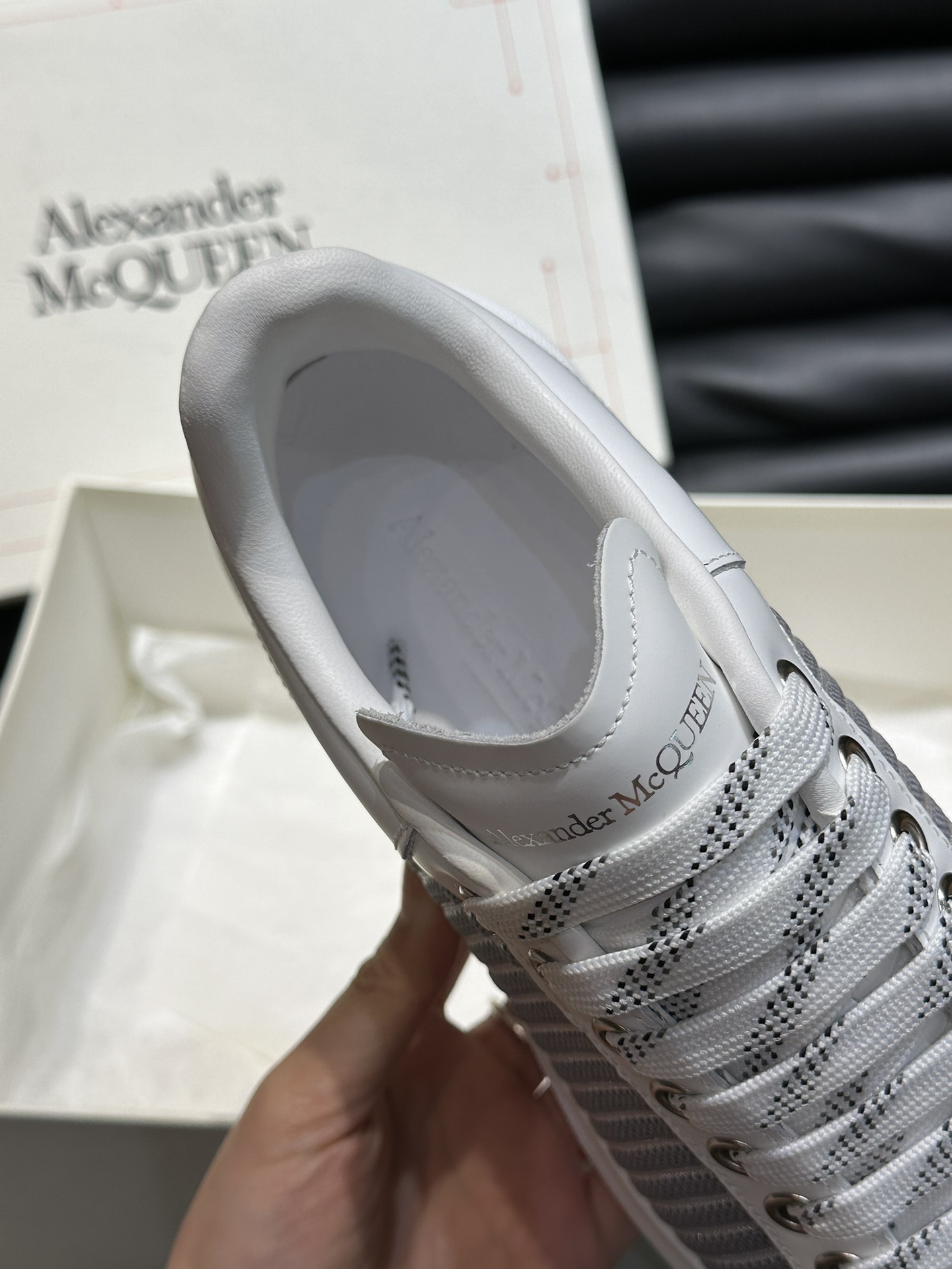 ALEXANDERMCQUEEN/亚历山大麦昆情侣款阔形厚底增高鞋超级无敌百搭全白色小牛皮搭配黑色反绒牛