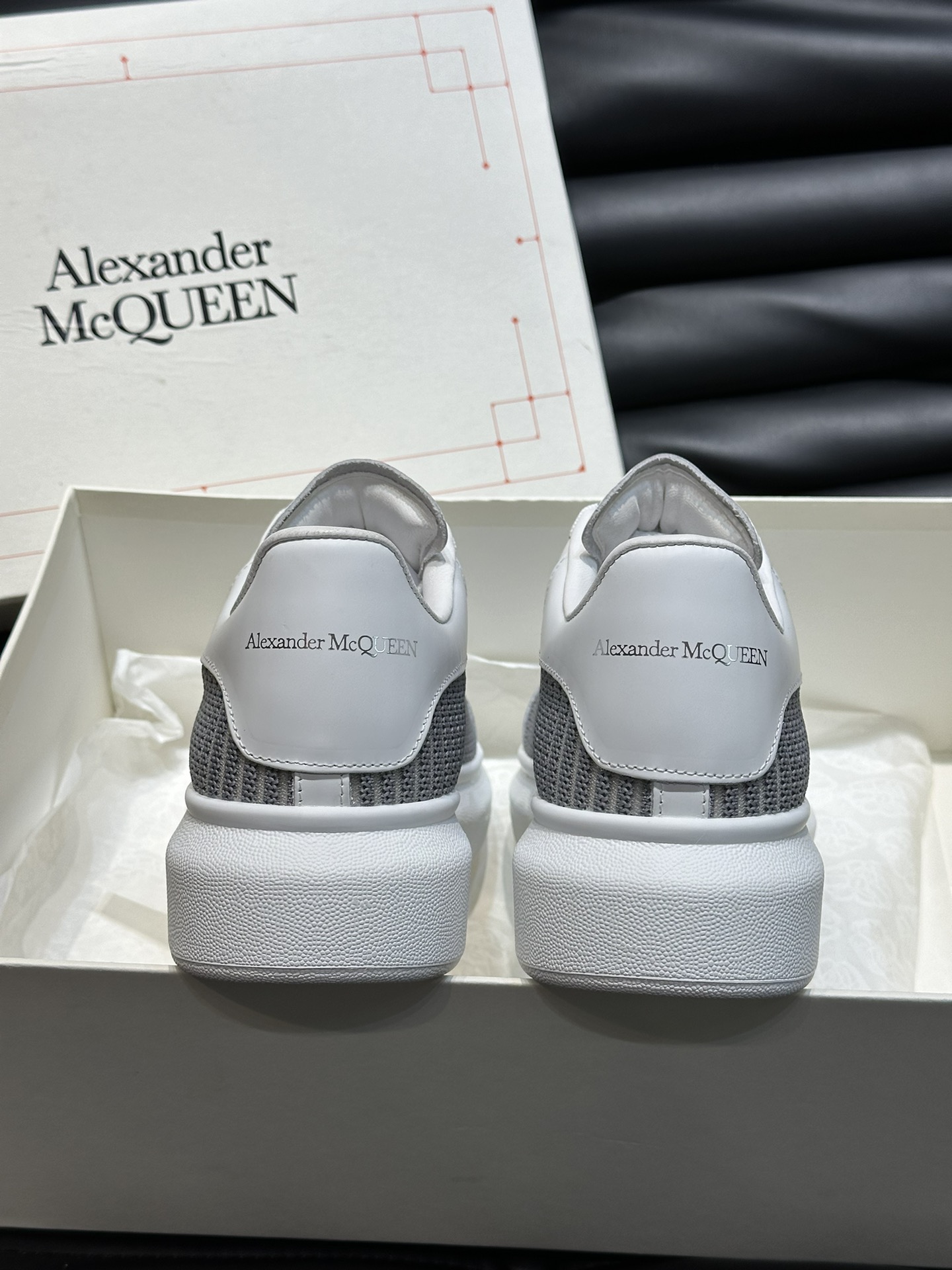 ALEXANDERMCQUEEN/亚历山大麦昆情侣款阔形厚底增高鞋超级无敌百搭全白色小牛皮搭配黑色反绒牛