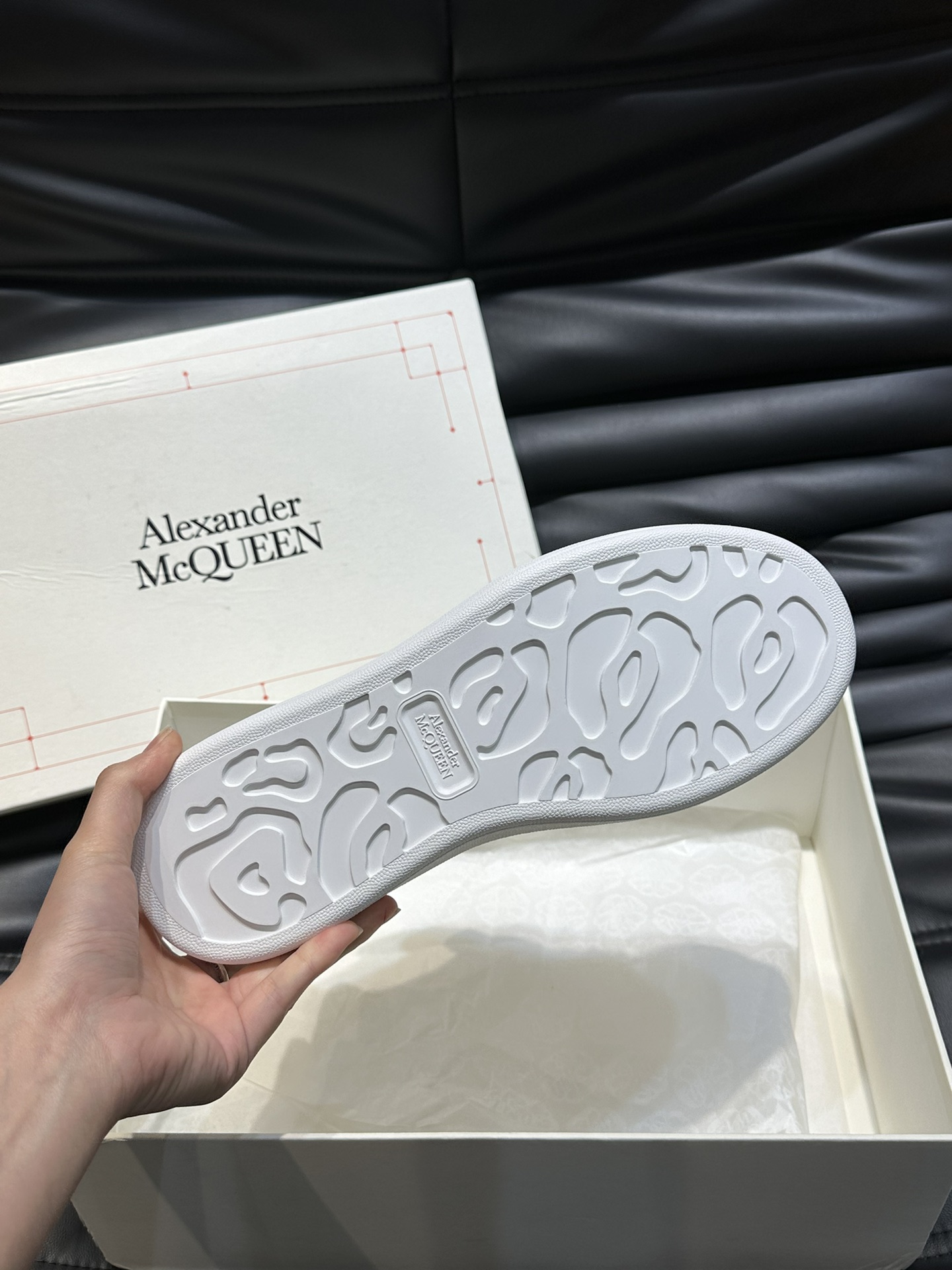 ALEXANDERMCQUEEN/亚历山大麦昆情侣款阔形厚底增高鞋超级无敌百搭全白色小牛皮搭配黑色反绒牛