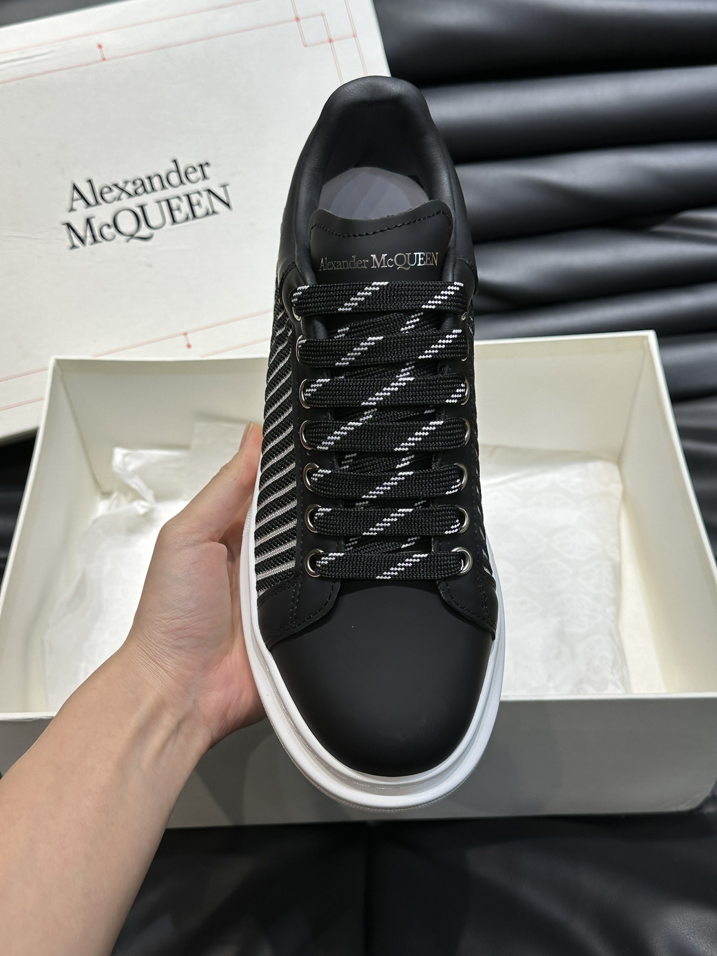 ALEXANDERMCQUEEN/亚历山大麦昆情侣款阔形厚底增高鞋超级无敌百搭全白色小牛皮搭配黑色反绒牛