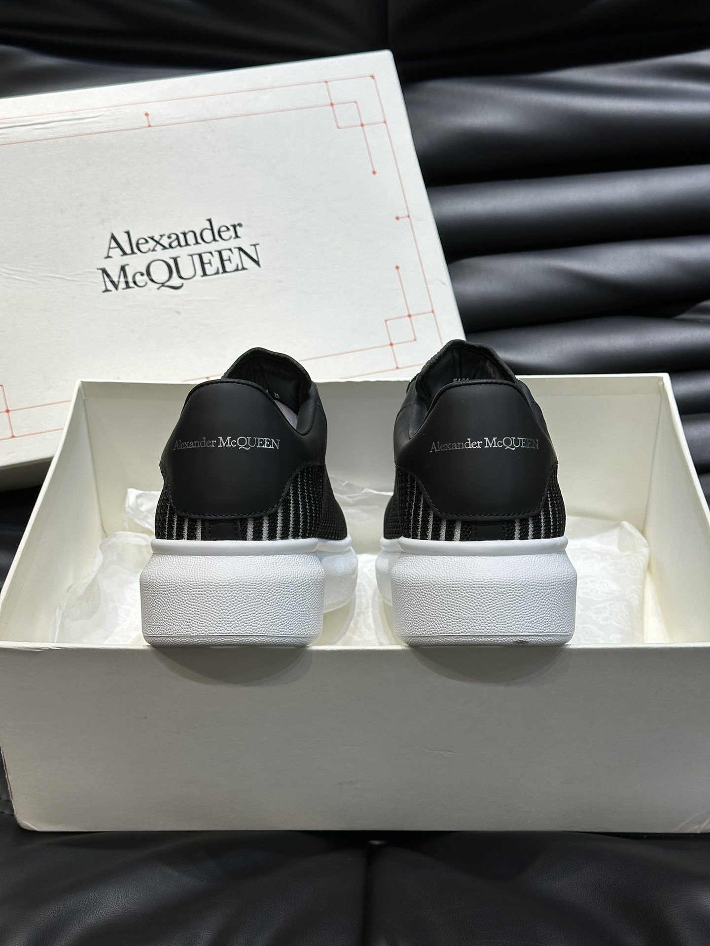 ALEXANDERMCQUEEN/亚历山大麦昆情侣款阔形厚底增高鞋超级无敌百搭全白色小牛皮搭配黑色反绒牛