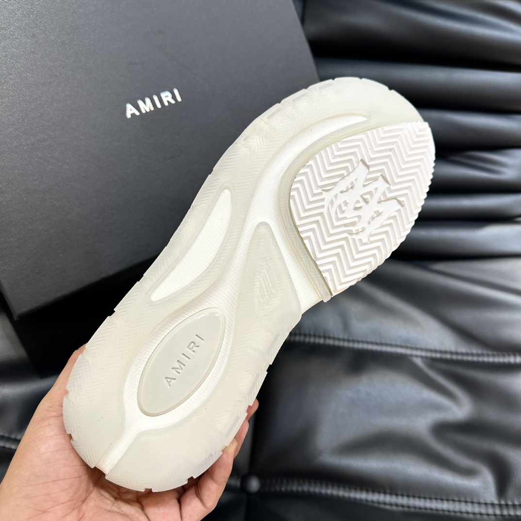 AMIRI2024限定烫钻球鞋面包鞋面包鞋的大舌头设计非常特别鞋面整体烫钻工艺精致时尚加厚大底圆润的鞋头