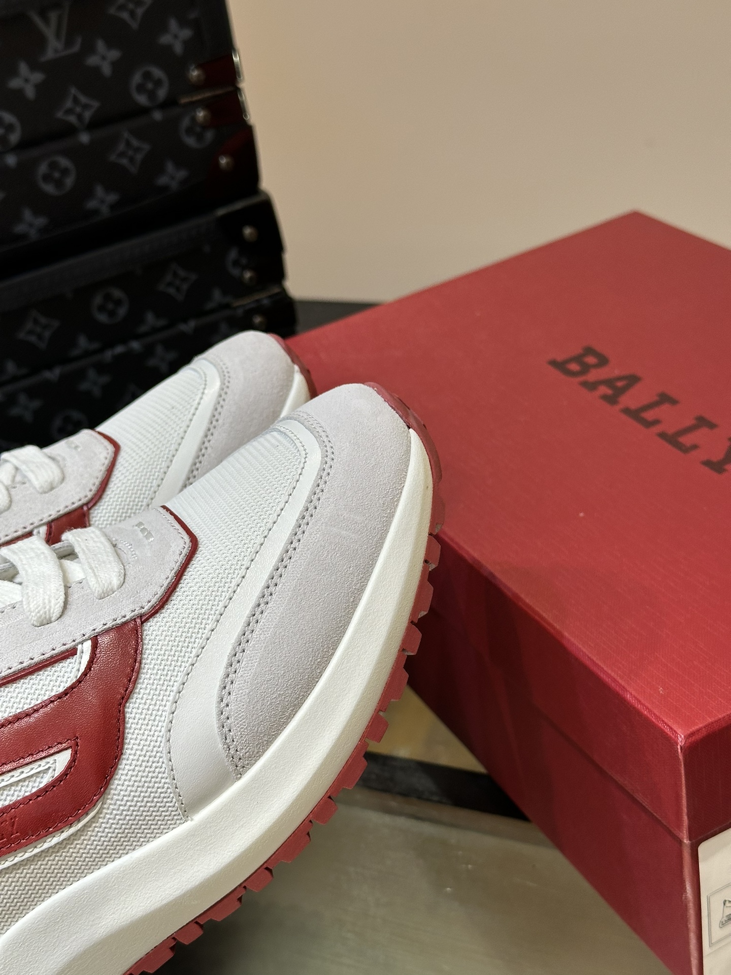 Bally/巴利新款男士拼接休闲运动鞋莞产猛货！采用多材质拼接鞋面翻毛皮和小牛皮嵌入搭配织物面料精制而成