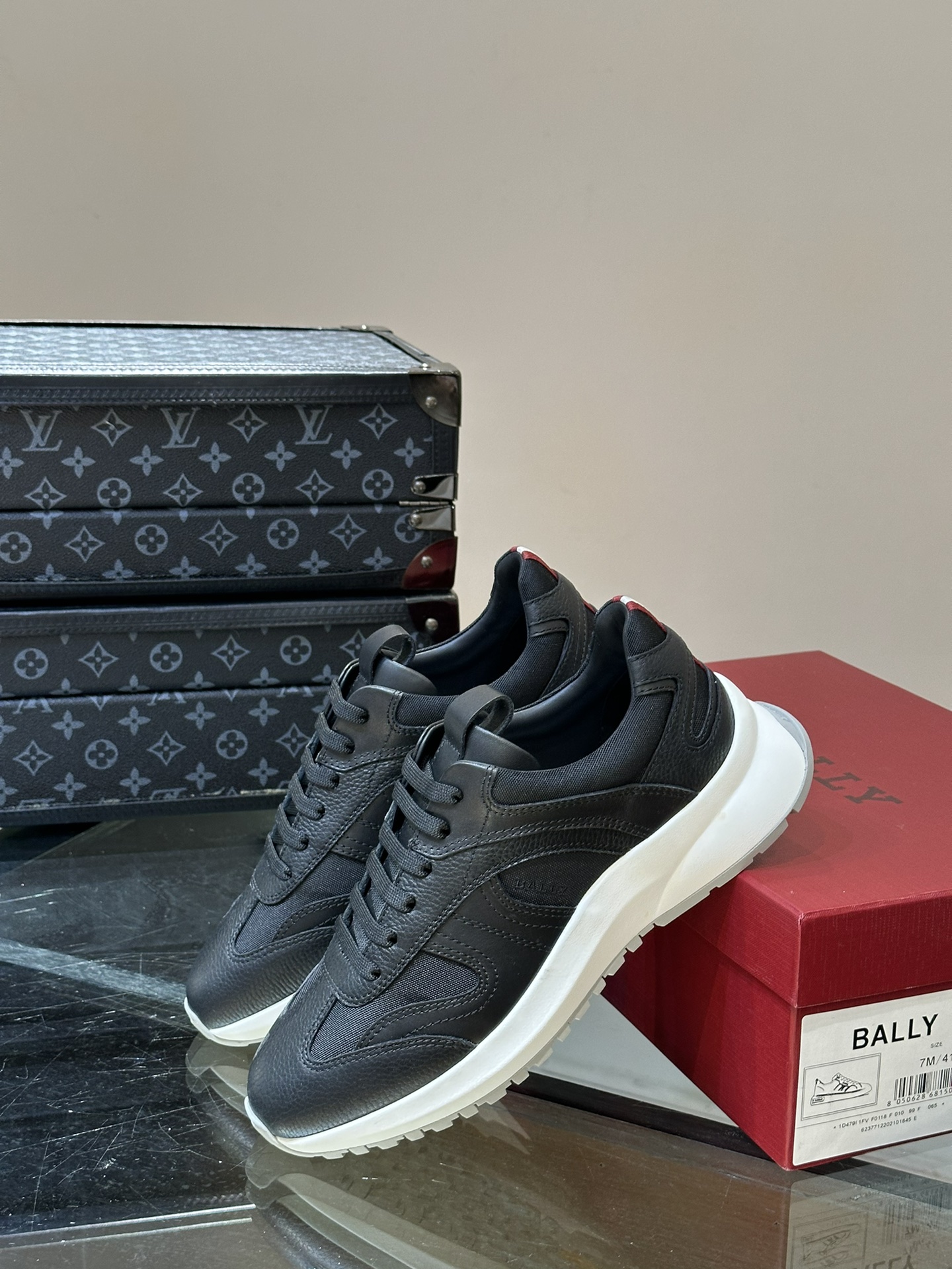 Bally/巴利新款男士拼接休闲运动鞋莞产猛货！采用粒面牛皮和光滑小牛皮拼接织物网布鞋面经典运行鞋版型外