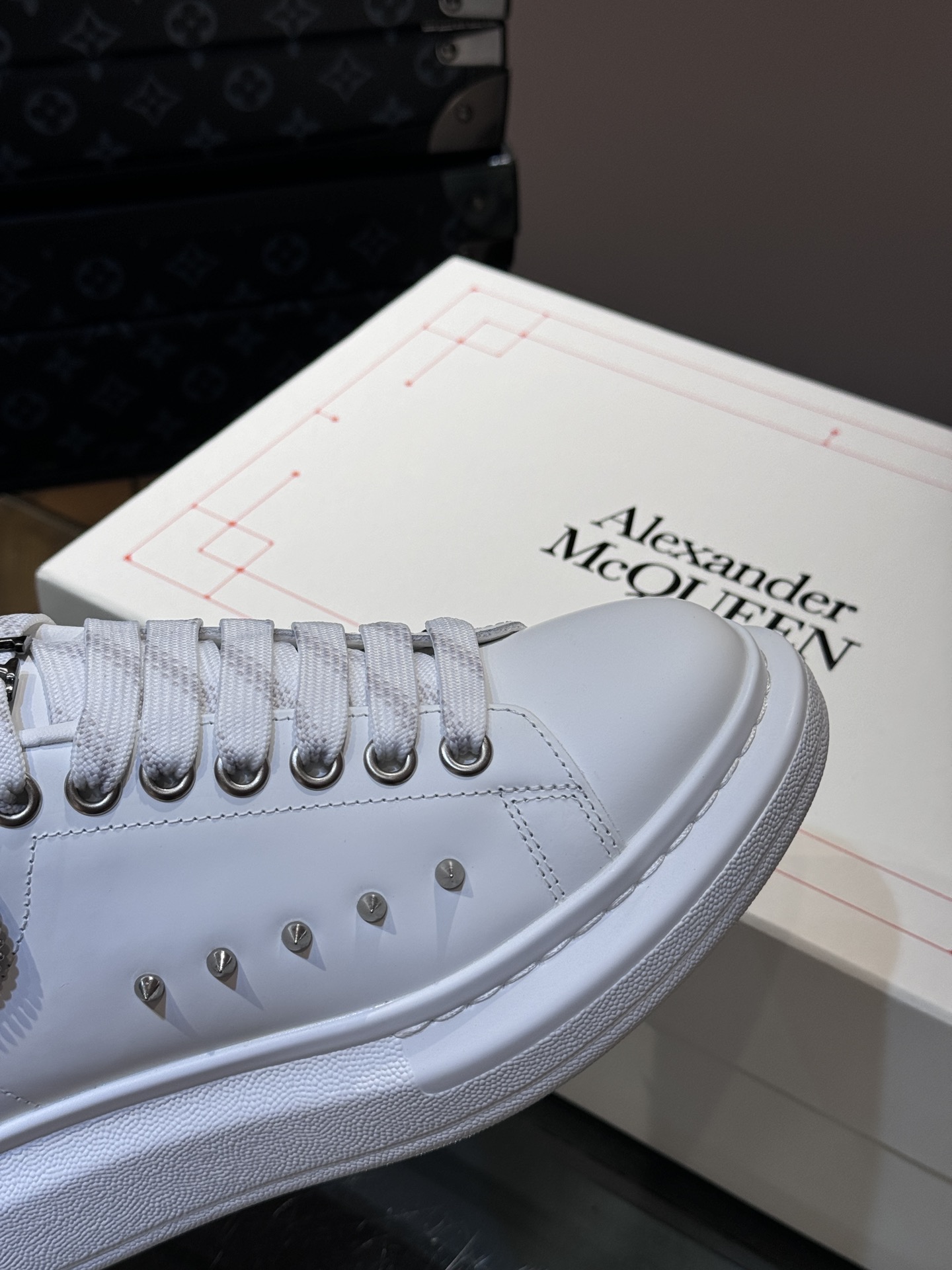 ALEXANDERMCQUEEN/亚历山大麦昆情侣款阔形厚底增高鞋超级无敌百搭全白色小牛皮搭配黑色反绒牛