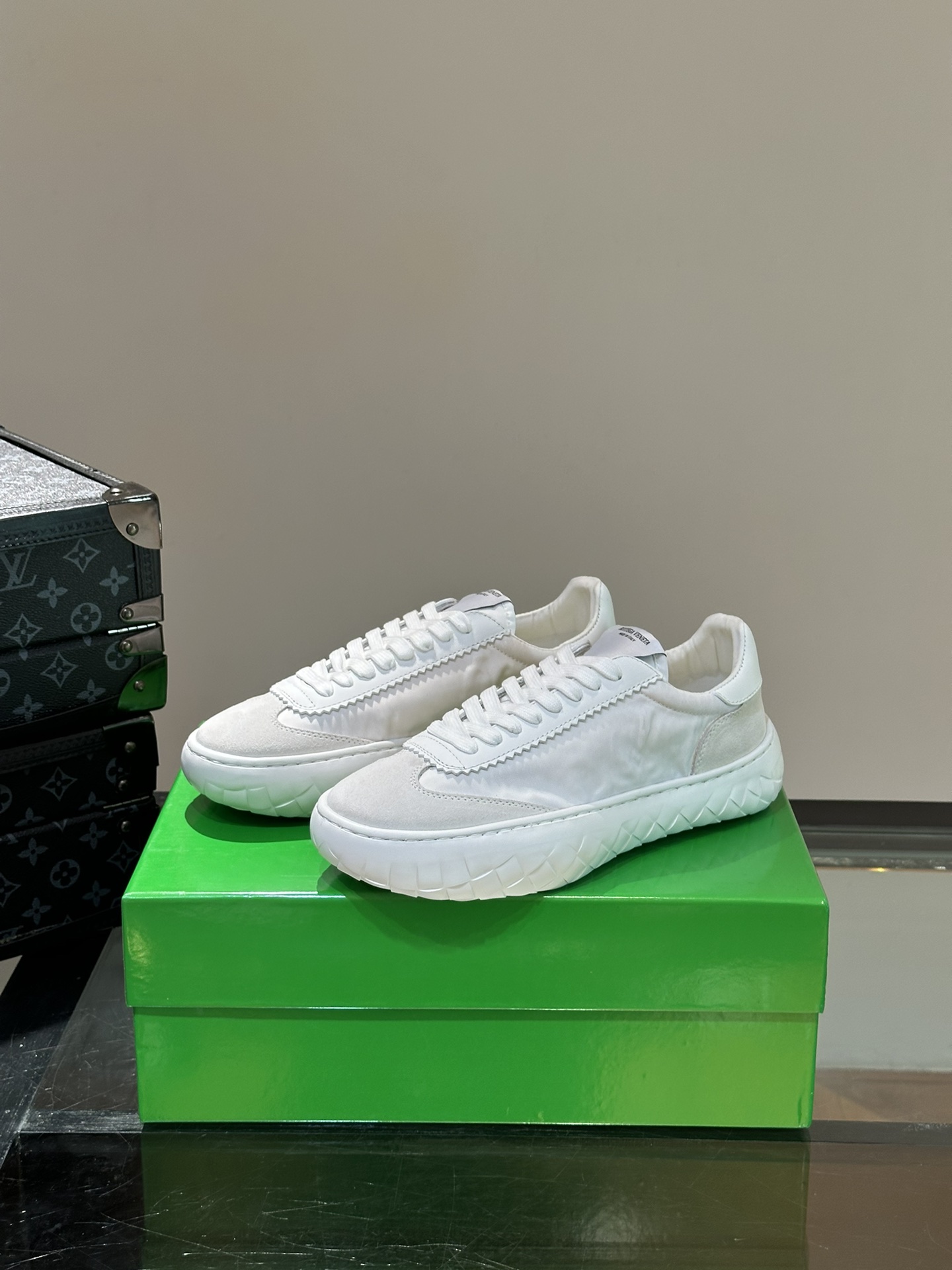 BV/葆蝶家新款男士德训运动鞋Sneaker科技尼龙和绒面打造灵感来自复古篮球鞋全新演绎经典运动鞋轻便舒