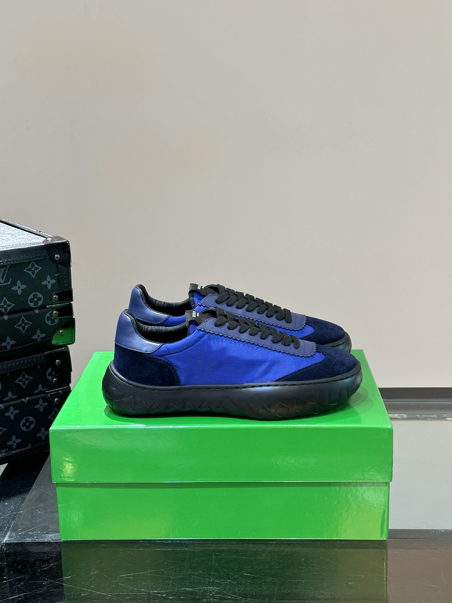 BV/葆蝶家新款男士德训运动鞋Sneaker科技尼龙和绒面打造灵感来自复古篮球鞋全新演绎经典运动鞋轻便舒