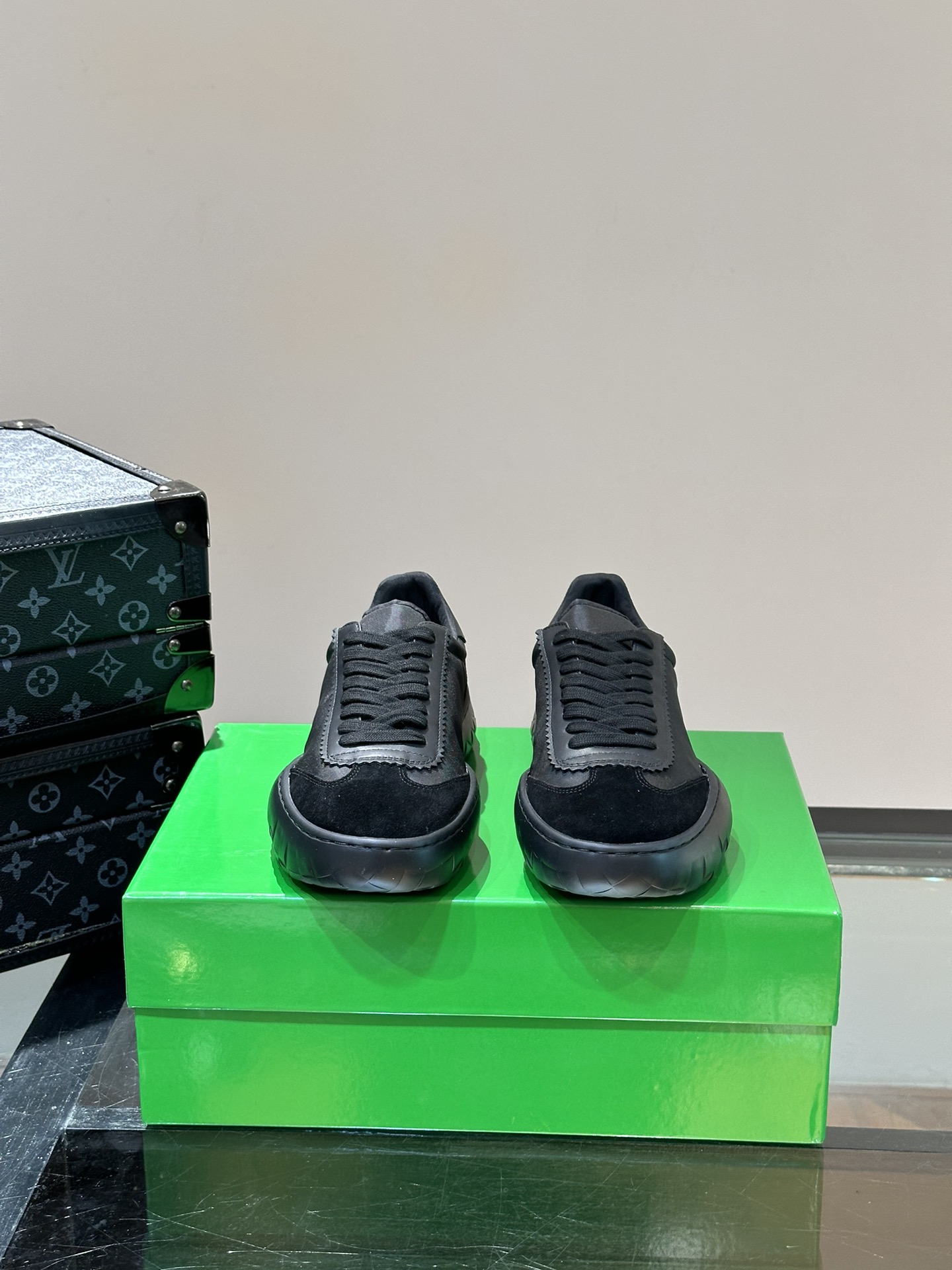 BV/葆蝶家新款男士德训运动鞋Sneaker科技尼龙和绒面打造灵感来自复古篮球鞋全新演绎经典运动鞋轻便舒